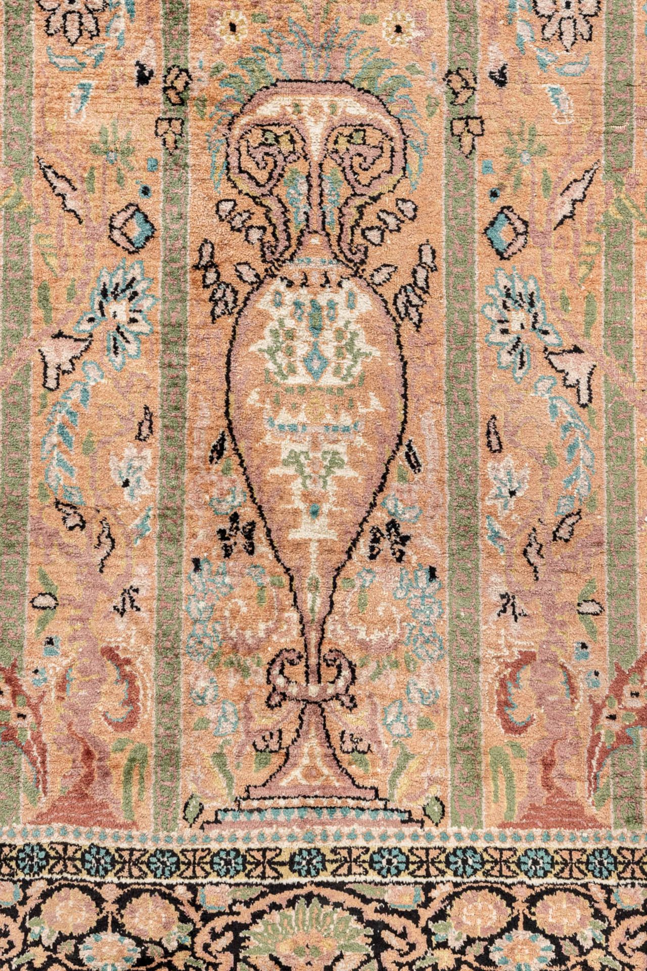 An oriental hand-made prayer carpet. Isfahan. (124 x 193 cm) - Image 7 of 7