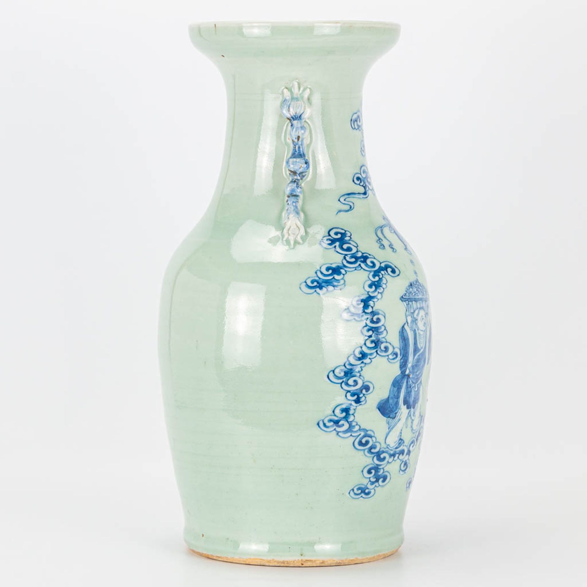 A vase made of Chinese porcelain with a blue-white decor. 19th/20th century. - Image 3 of 14