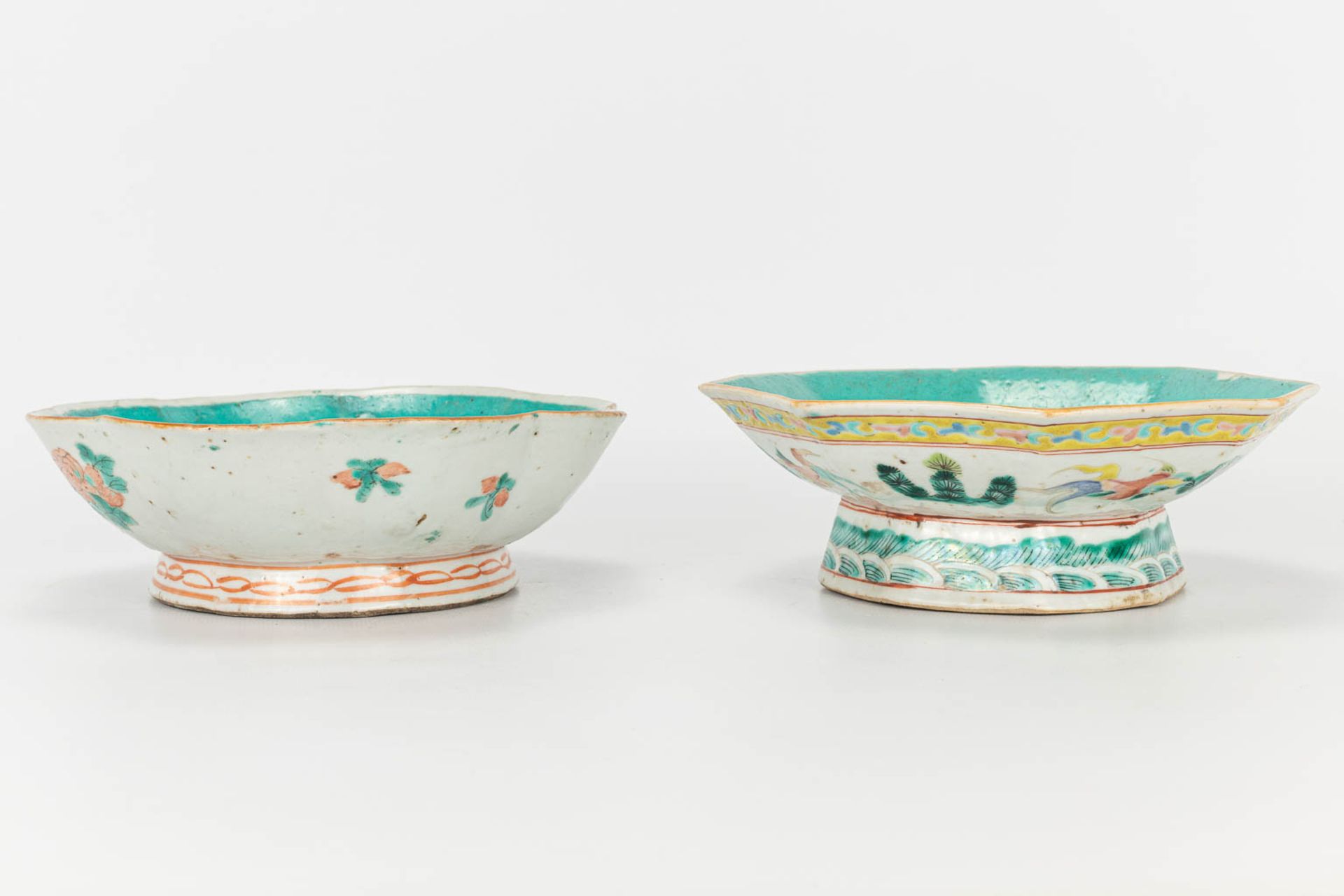 A set of 4 items made of Chinese porcelain. 2 small bowls and 2 ginger jars without lids. - Image 2 of 23
