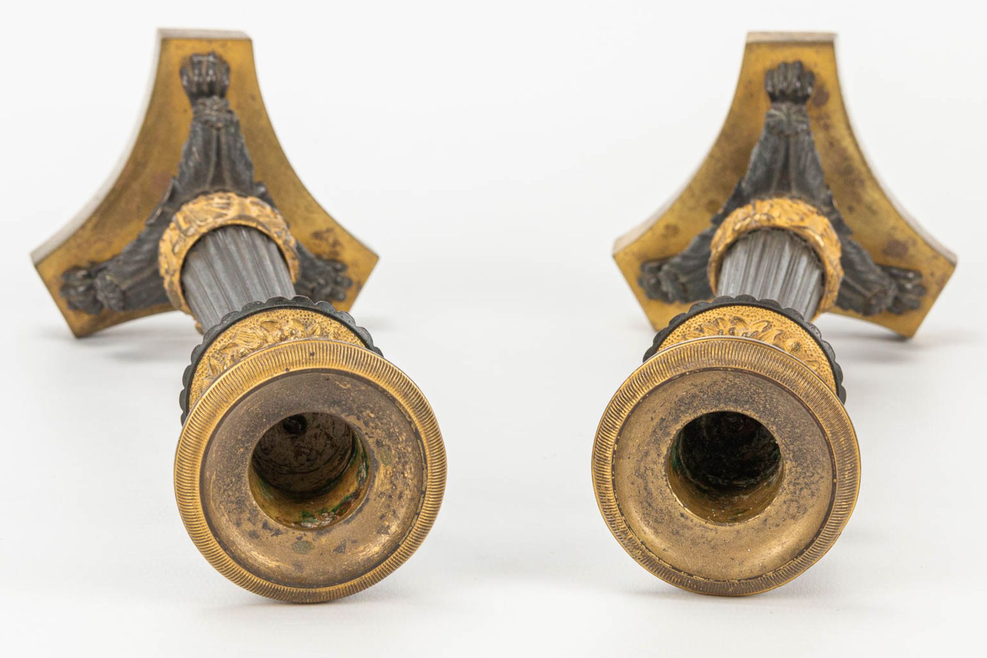 A pair of candlesticks made of gilt and patinated bronze in empire style. - Image 4 of 7