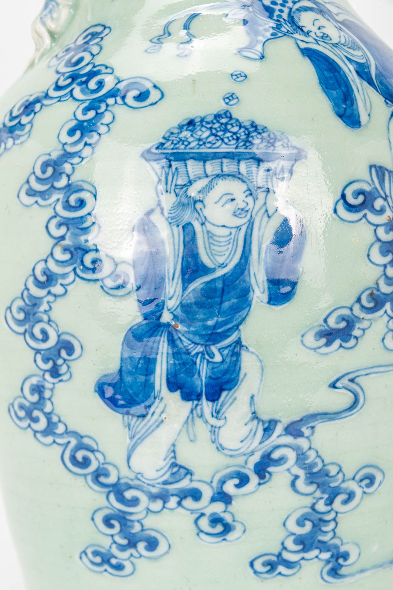 A vase made of Chinese porcelain with a blue-white decor. 19th/20th century. - Image 11 of 14