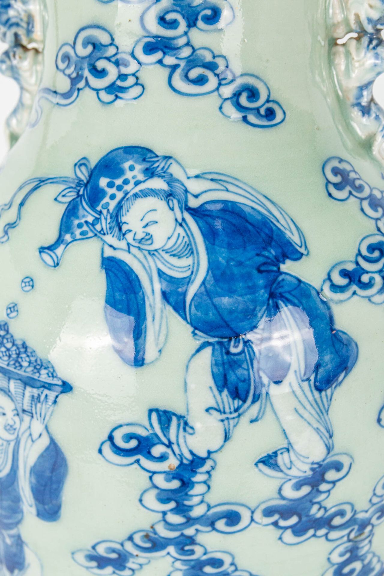 A vase made of Chinese porcelain with a blue-white decor. 19th/20th century. - Image 10 of 14