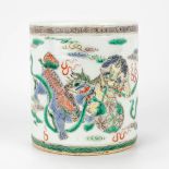 A brush pot 'Famille Verte' made of Chinese porcelain. 19th/20th century.