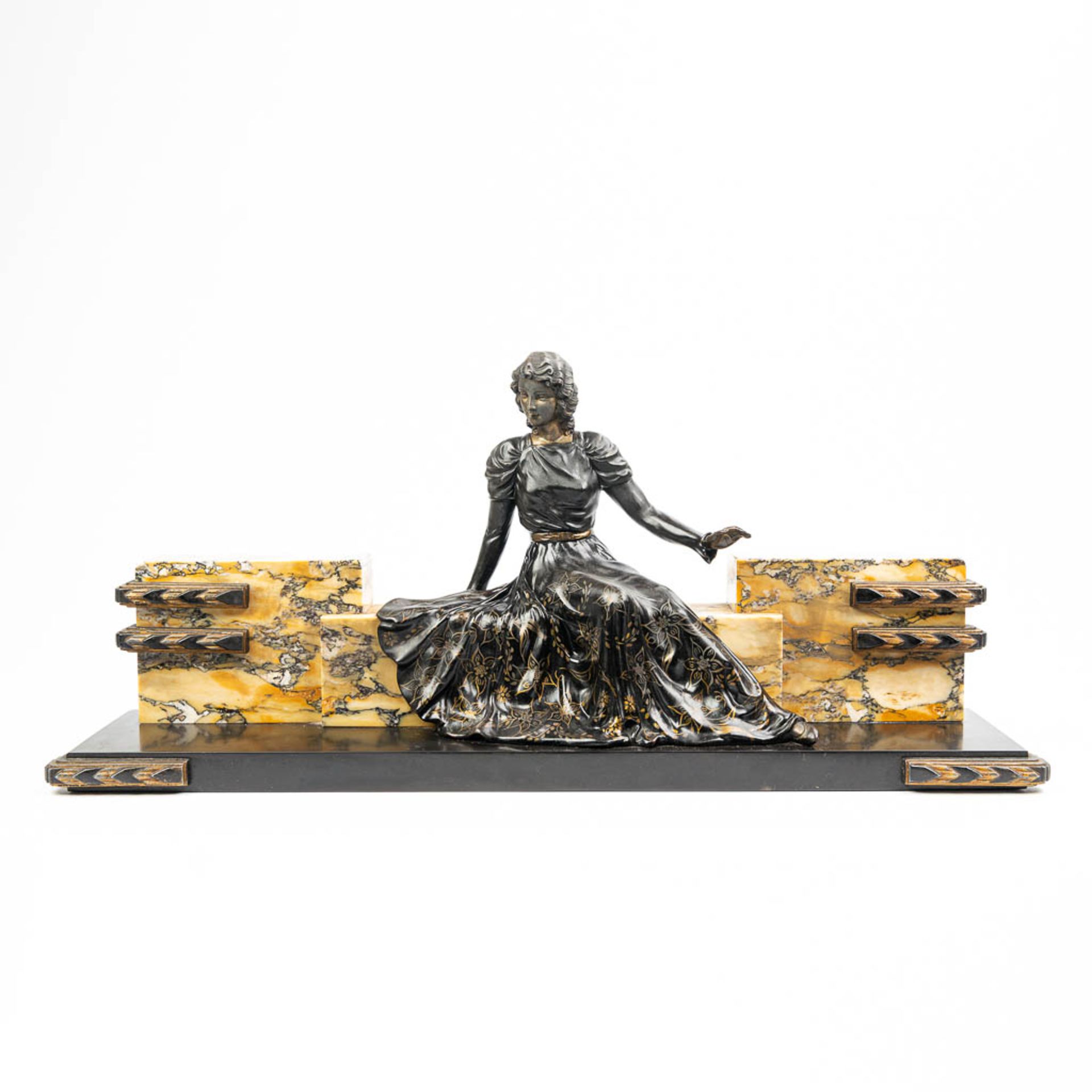 A satue made of spelter and onyx in art deco style