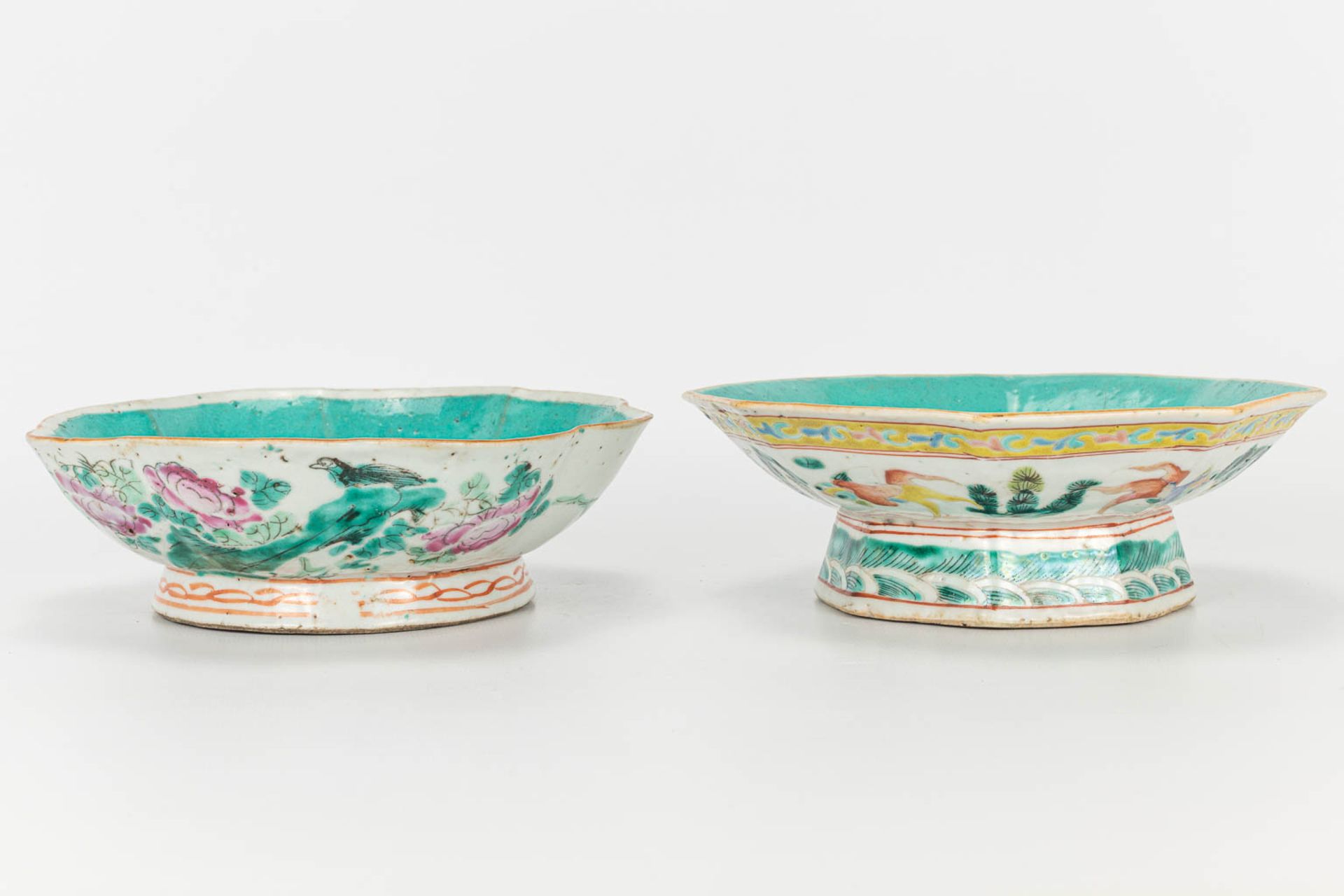 A set of 4 items made of Chinese porcelain. 2 small bowls and 2 ginger jars without lids. - Image 5 of 23