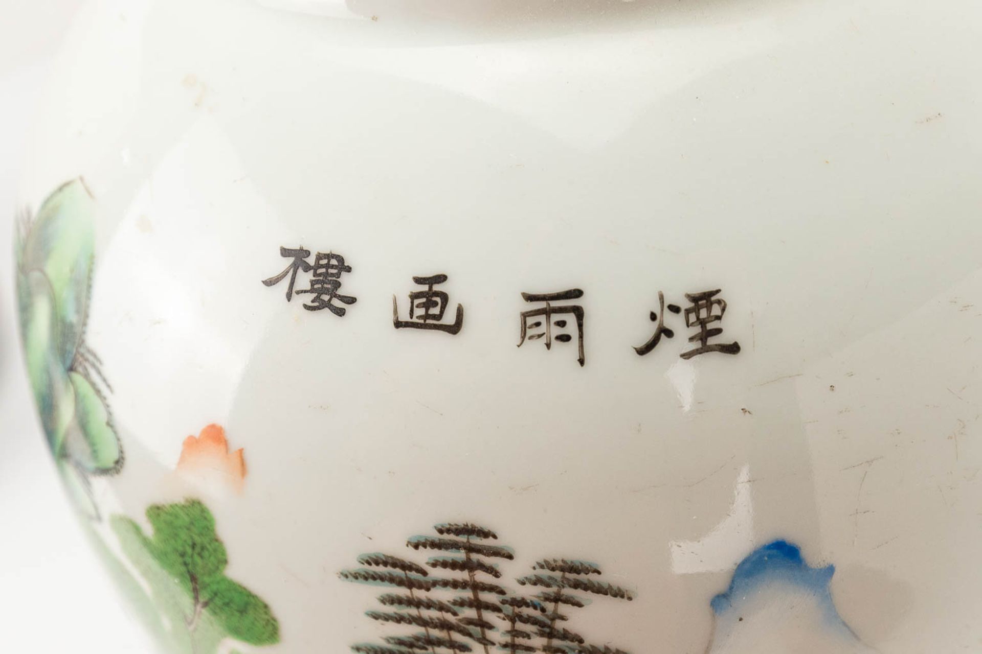 A vase with lid made of Chinese porcelain and decorated with landscapes - Image 9 of 19