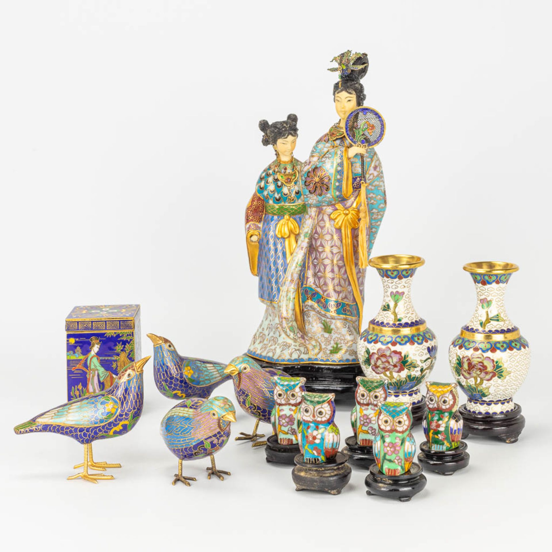 A large collection of Chinese cloisonnŽ bronze items.