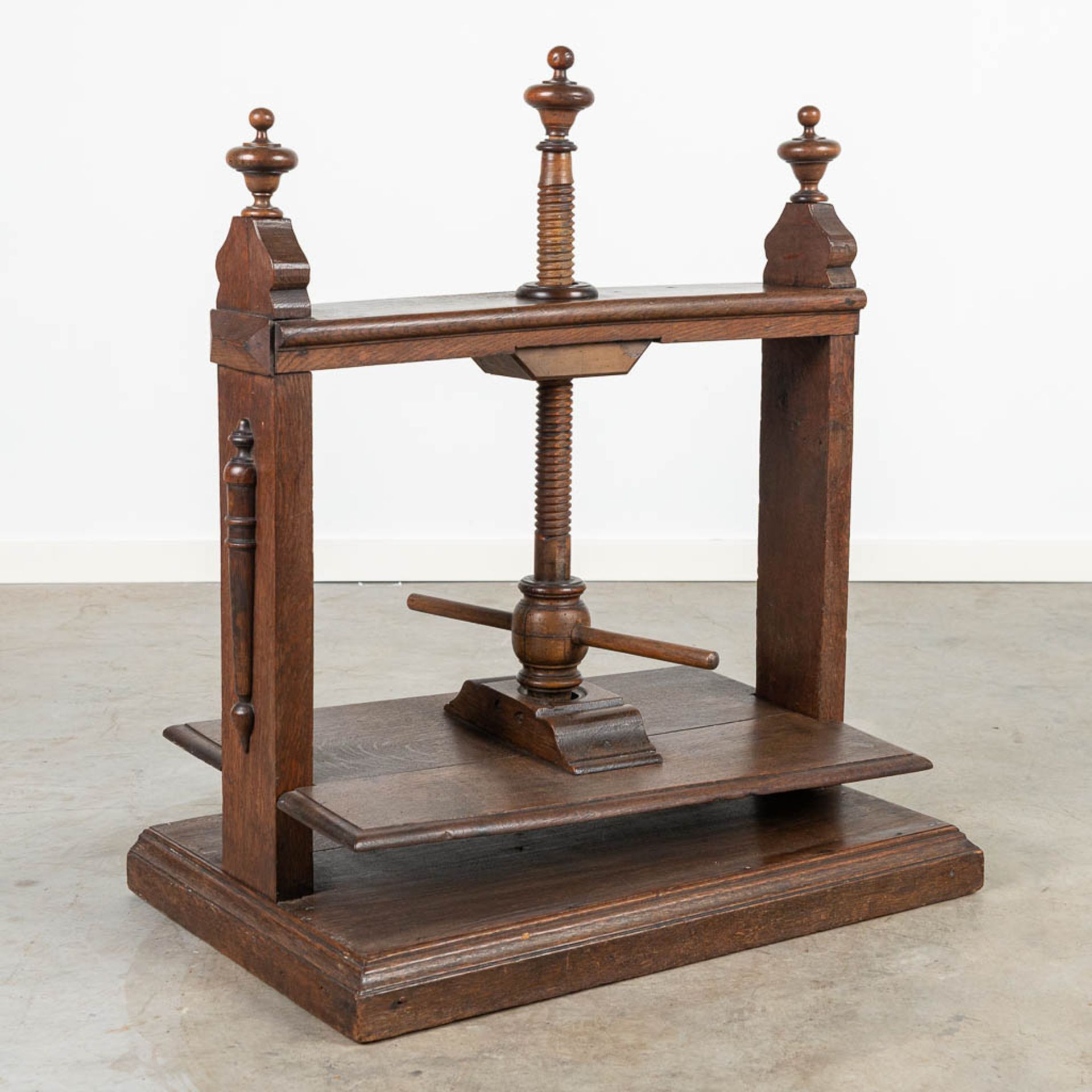 An antique linnen or book press, made of wood. - Image 7 of 7