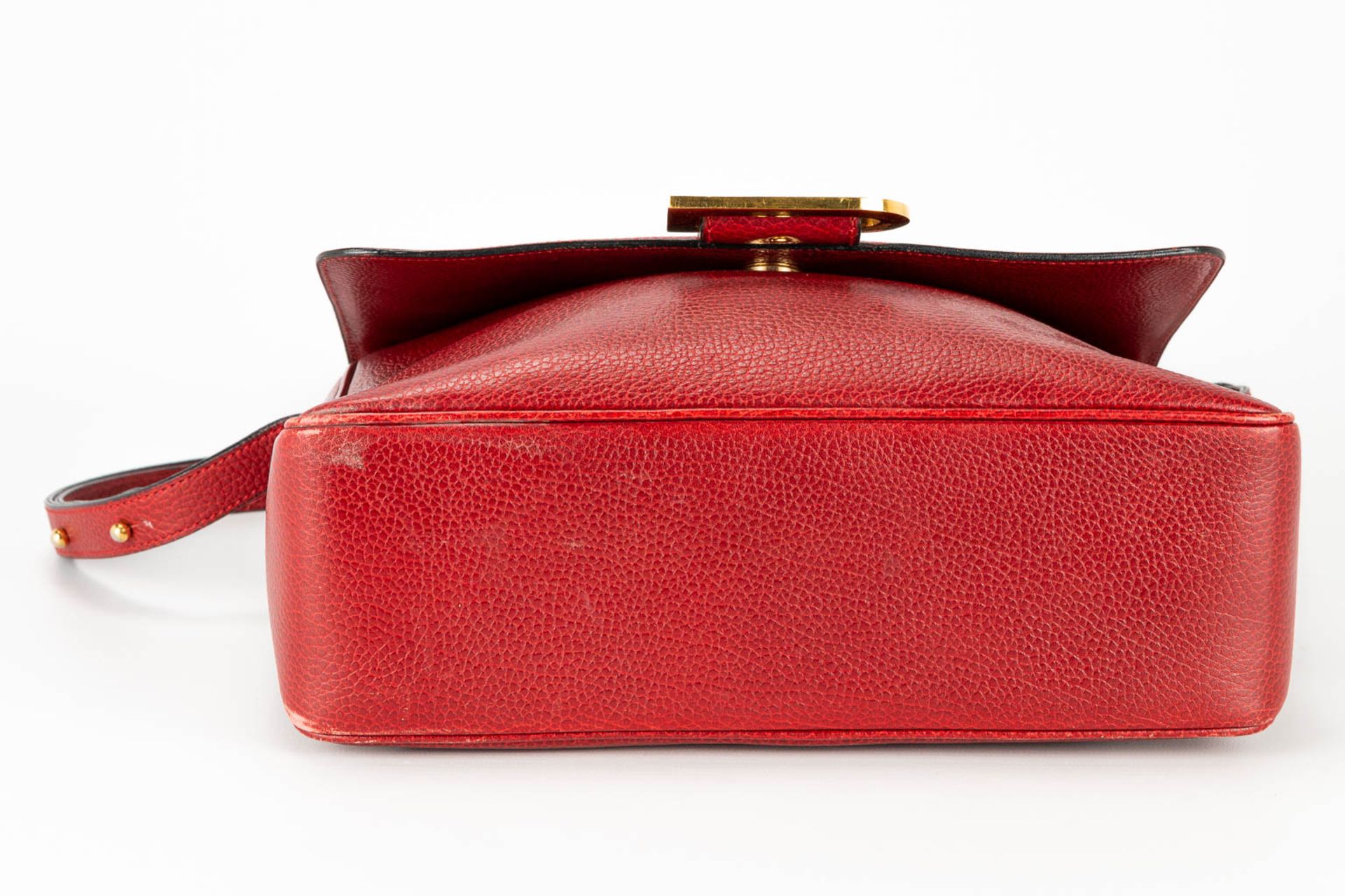 A purse made of red leather and marked Delvaux. - Image 9 of 16