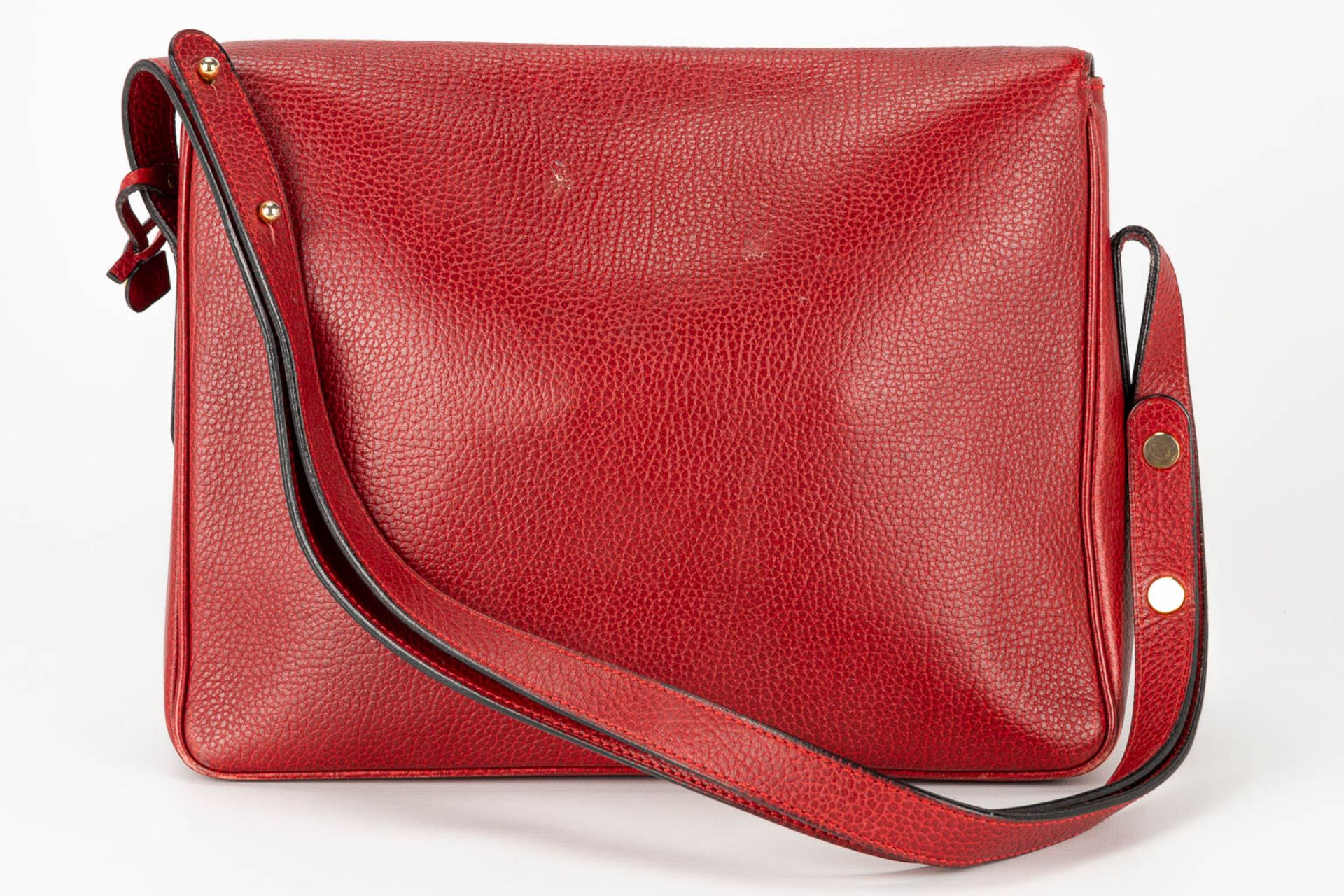 A purse made of red leather and marked Delvaux. - Image 14 of 16