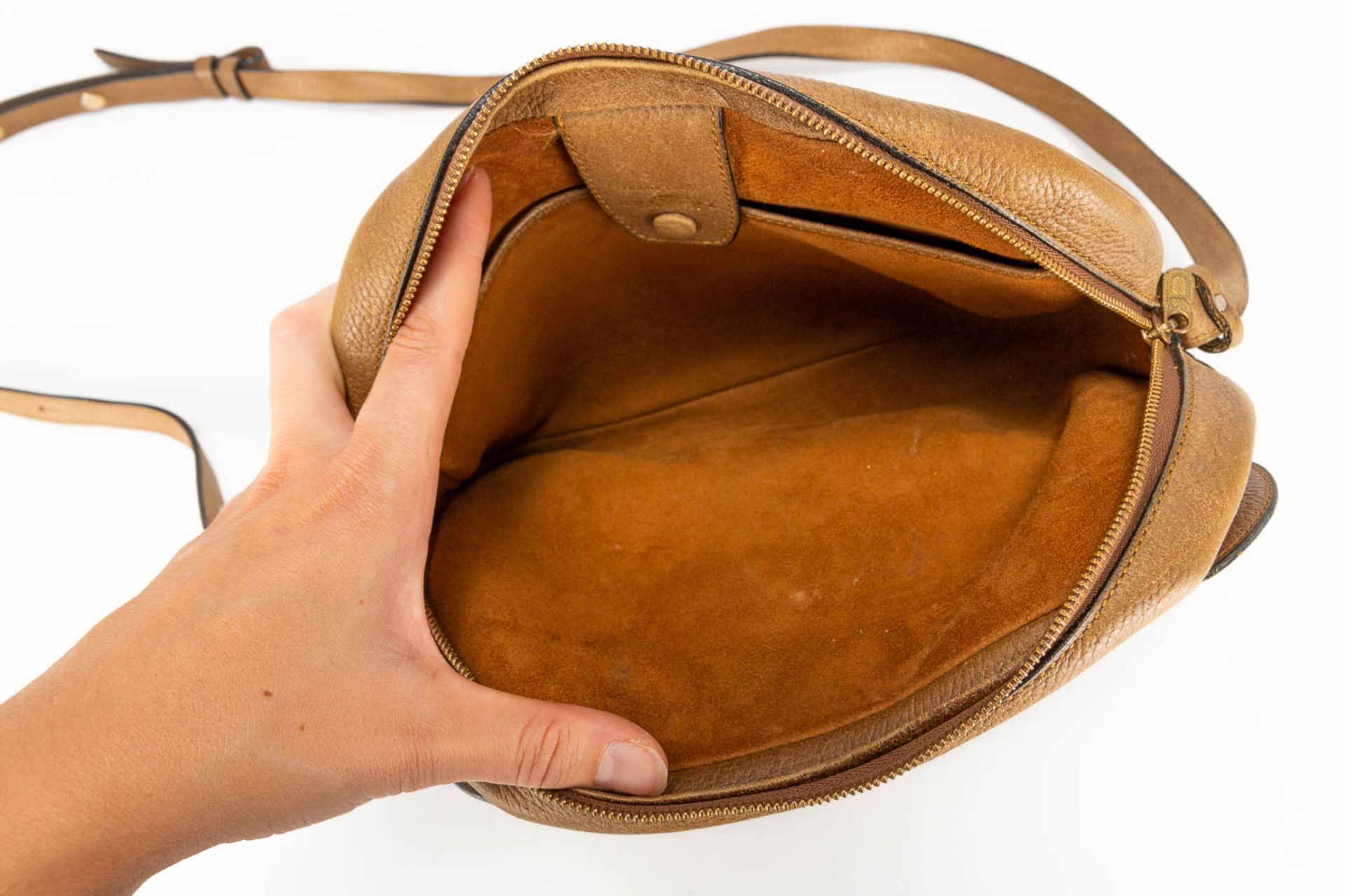 A purse made of brown leather and marked Delvaux - Image 11 of 14