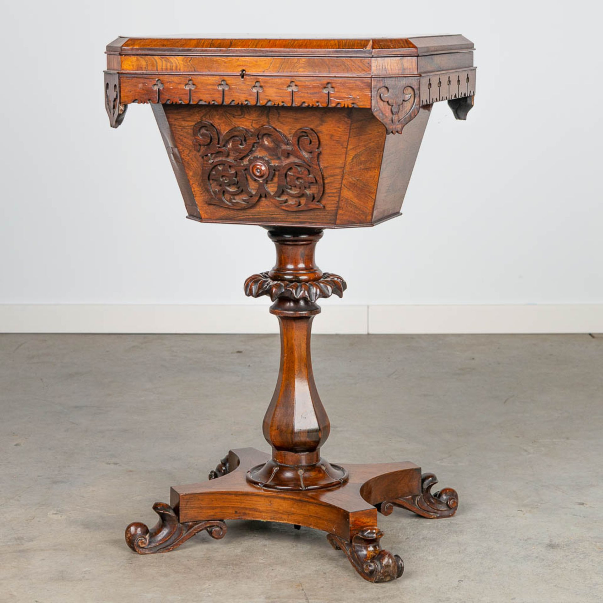 An antique sewing table 'Tricoteuse' decorated with wood sculptures. - Image 5 of 9