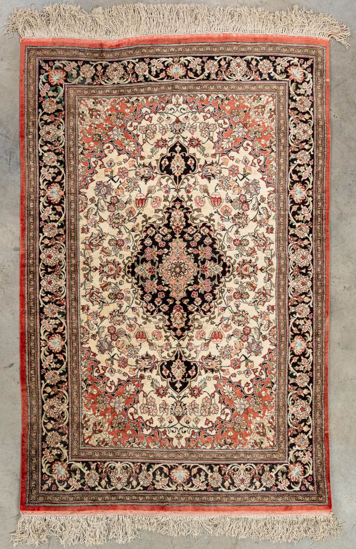 An Oriental hand-made carpet, Kirman. Made with silk. (103 x 158 cm) - Image 4 of 6
