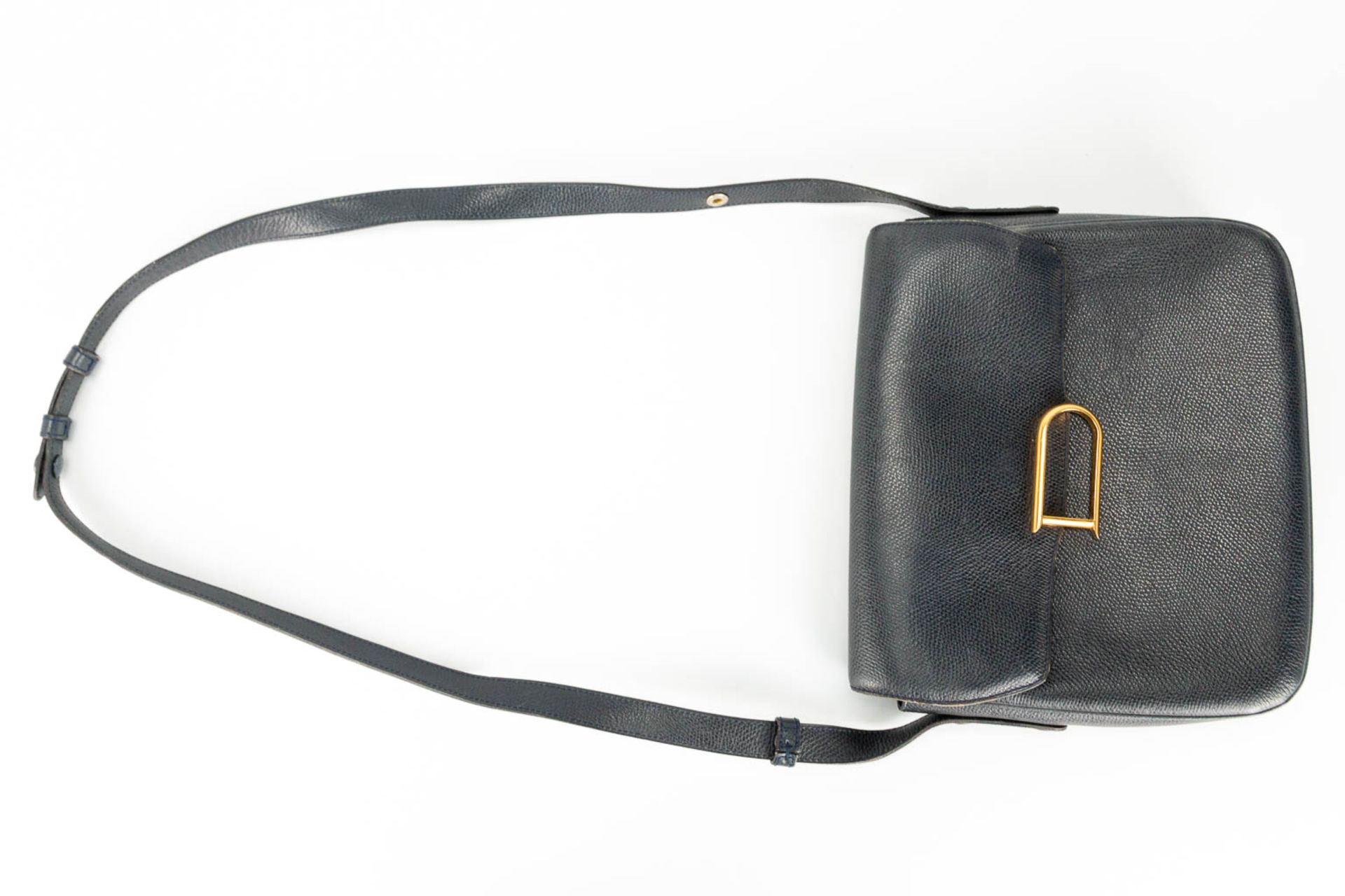 A purse made of black leather and marked Delvaux, with the original mirror. - Image 4 of 13