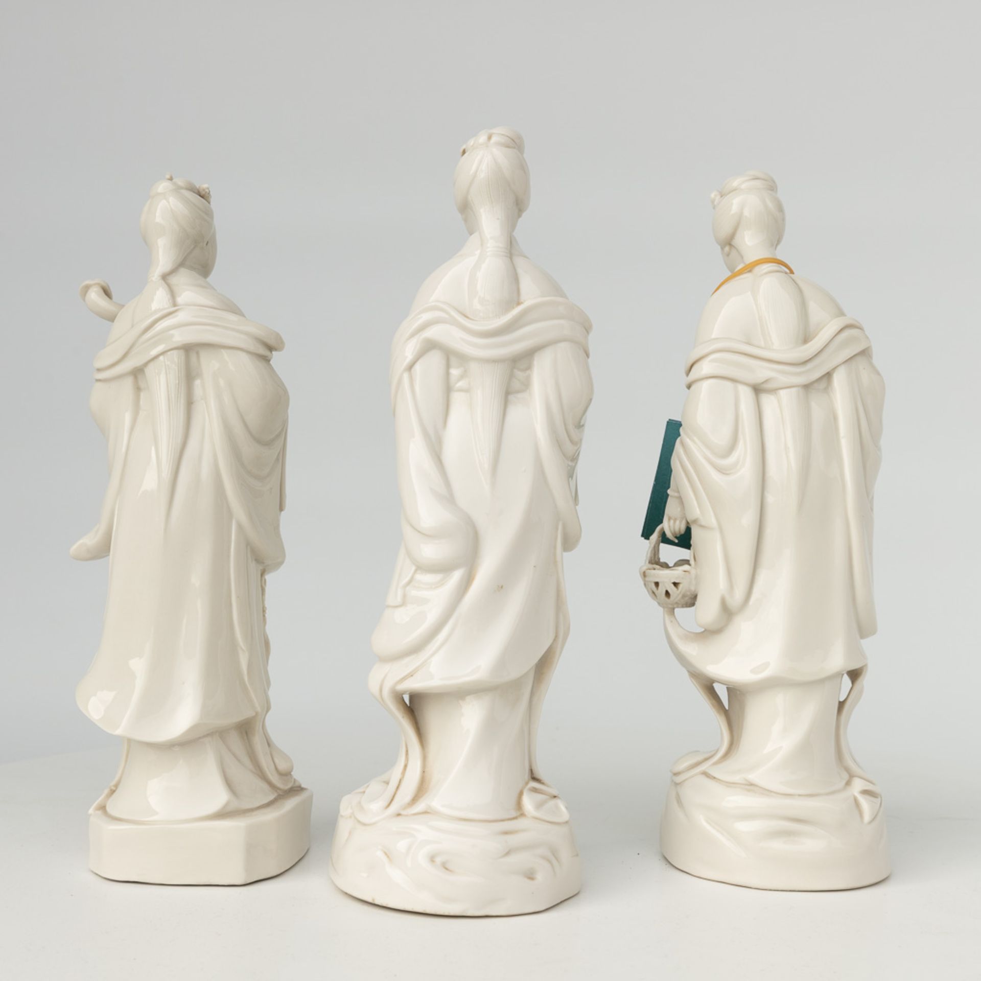 A collection of 3 female figurative statues 'Blanc De Chine' made of Chinese porcelain. - Image 16 of 16