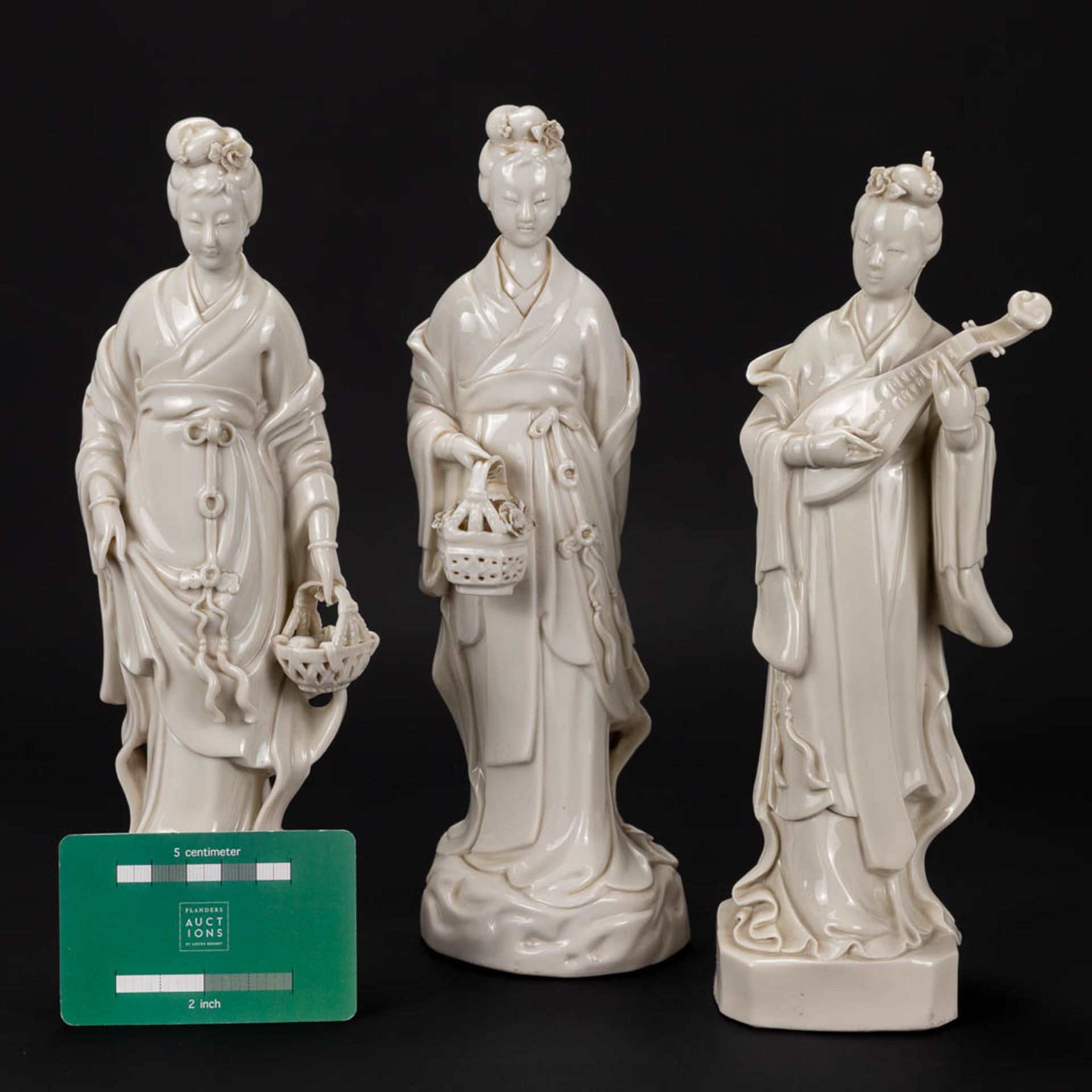 A collection of 3 female figurative statues 'Blanc De Chine' made of Chinese porcelain. - Image 5 of 16