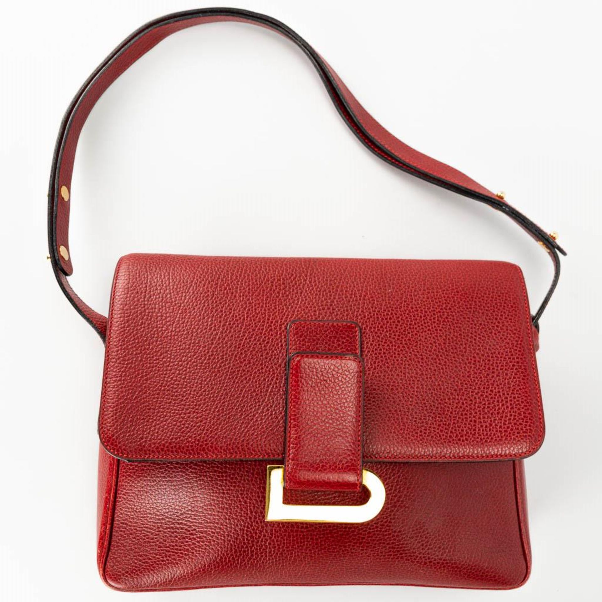A purse made of red leather and marked Delvaux. - Image 16 of 16