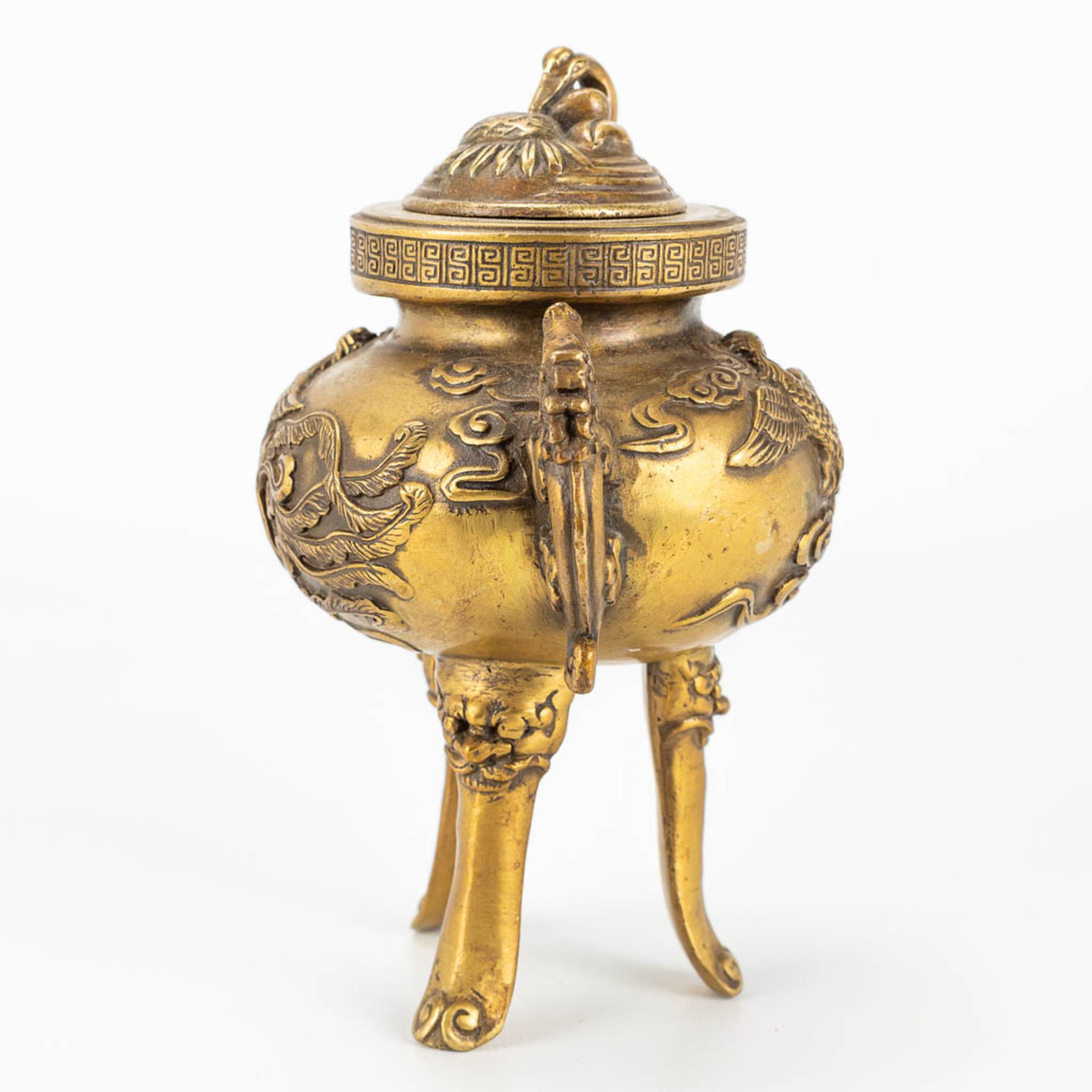 A bronze Koro Brule Parfum, decorated with dragons. - Image 2 of 12