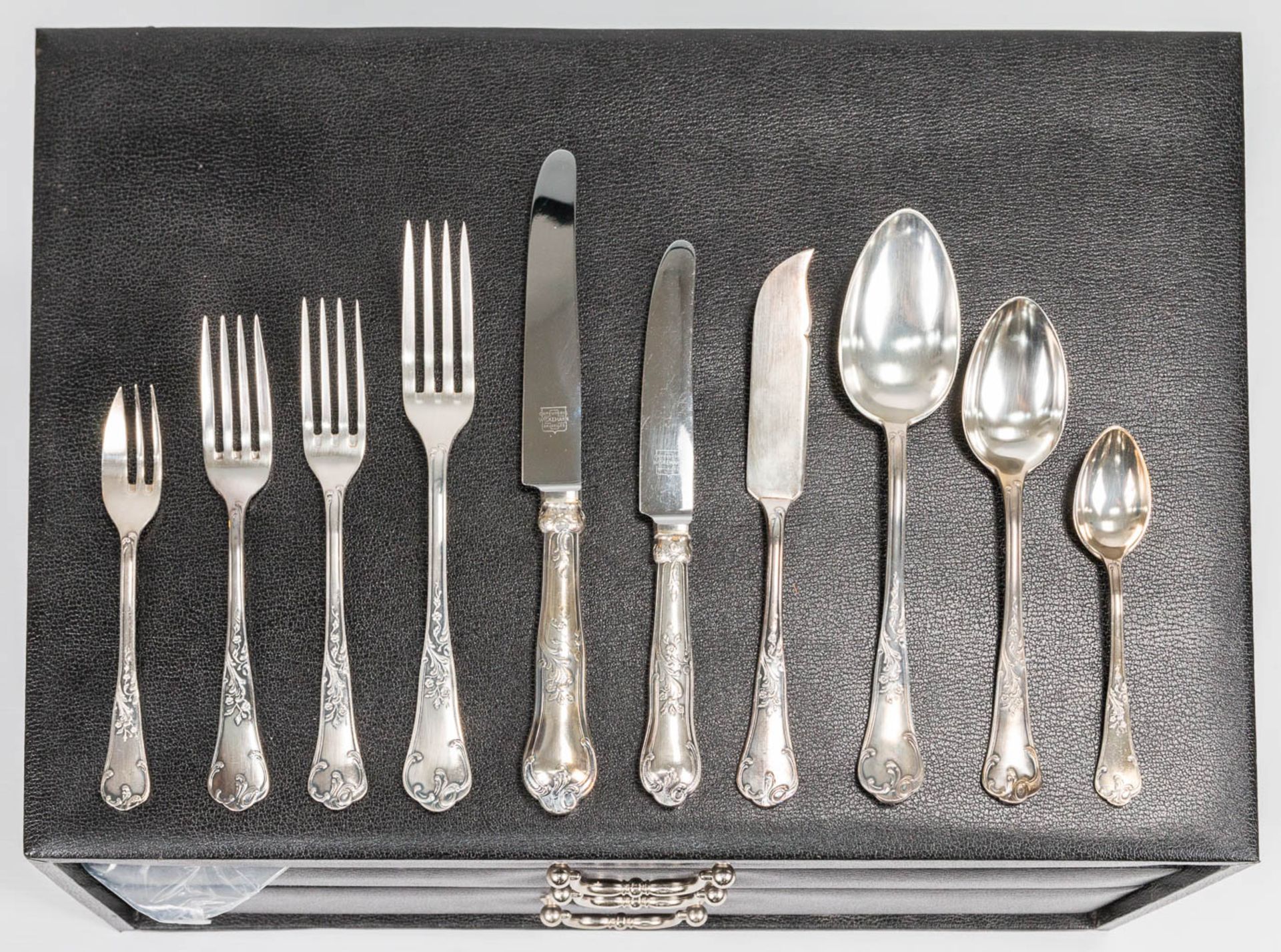 A collection of 2 silver plated cutlery sets of which 1 is marked Wiskemann, model 'Fleury'.  - Bild 12 aus 12