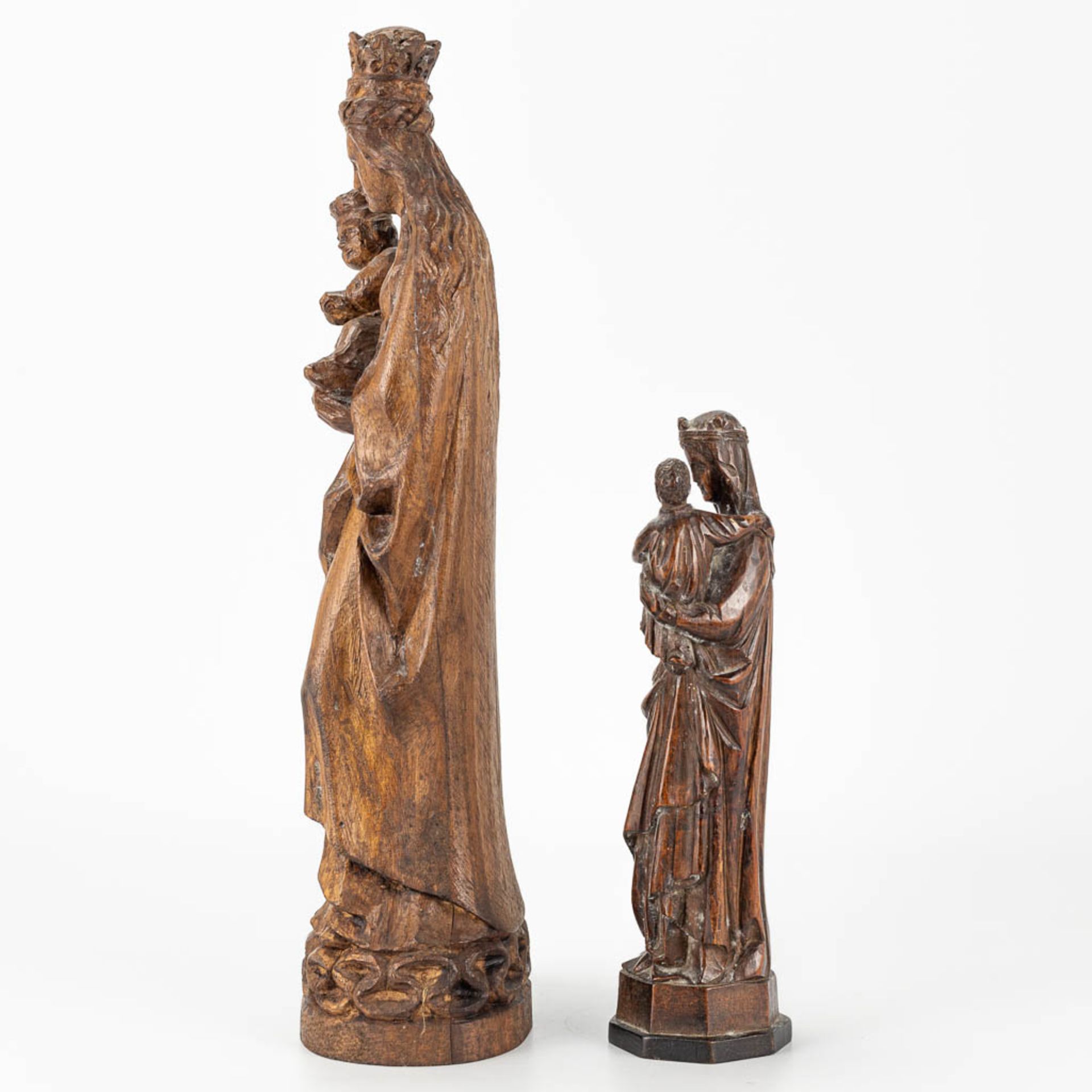 A collection of 2 wood sculptured madonnas with a child - Bild 3 aus 12