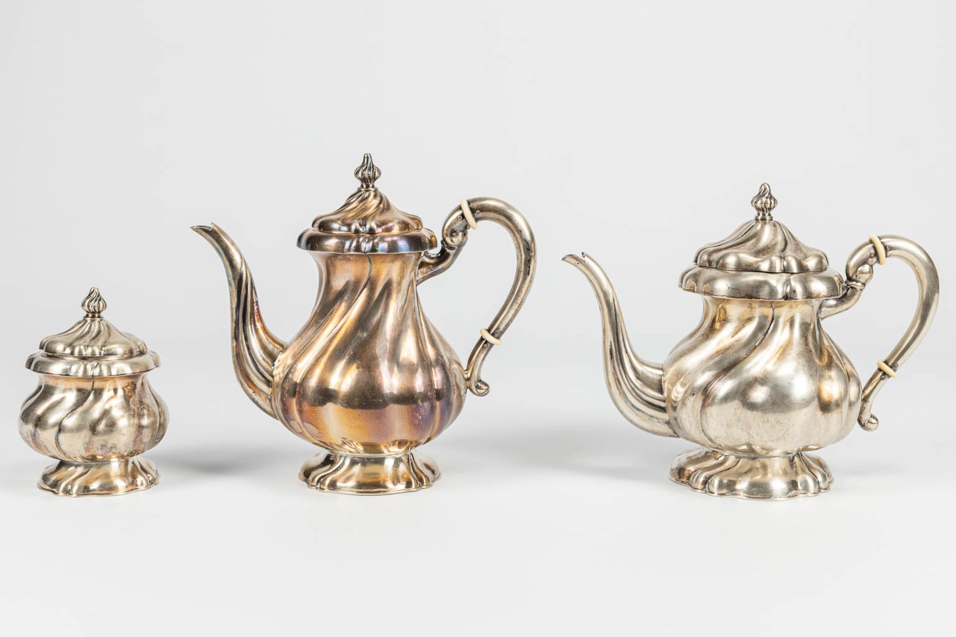 A 4-piece coffee and tea service made of silver on a silver-plated tray. - Image 3 of 14