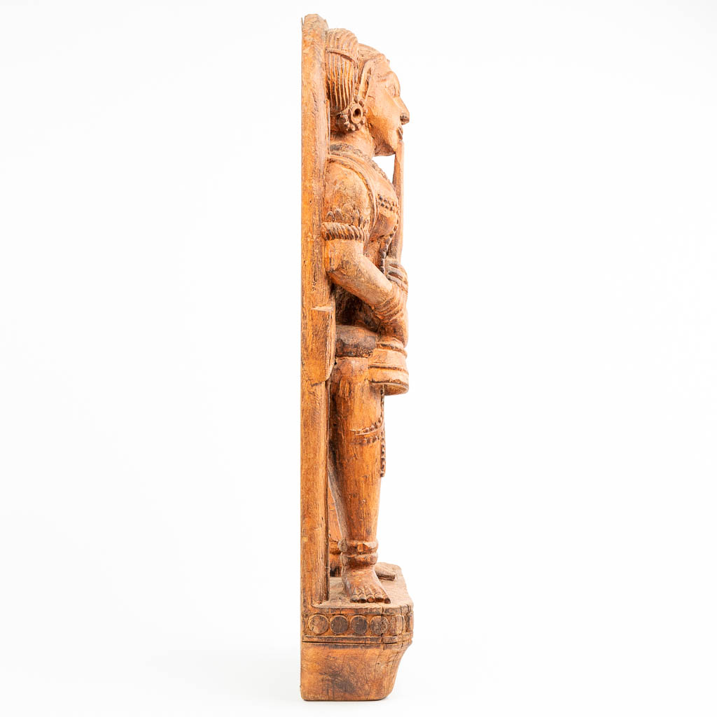 A statue made of sculptured hardwood, probably made in Indonesia. - Image 3 of 10