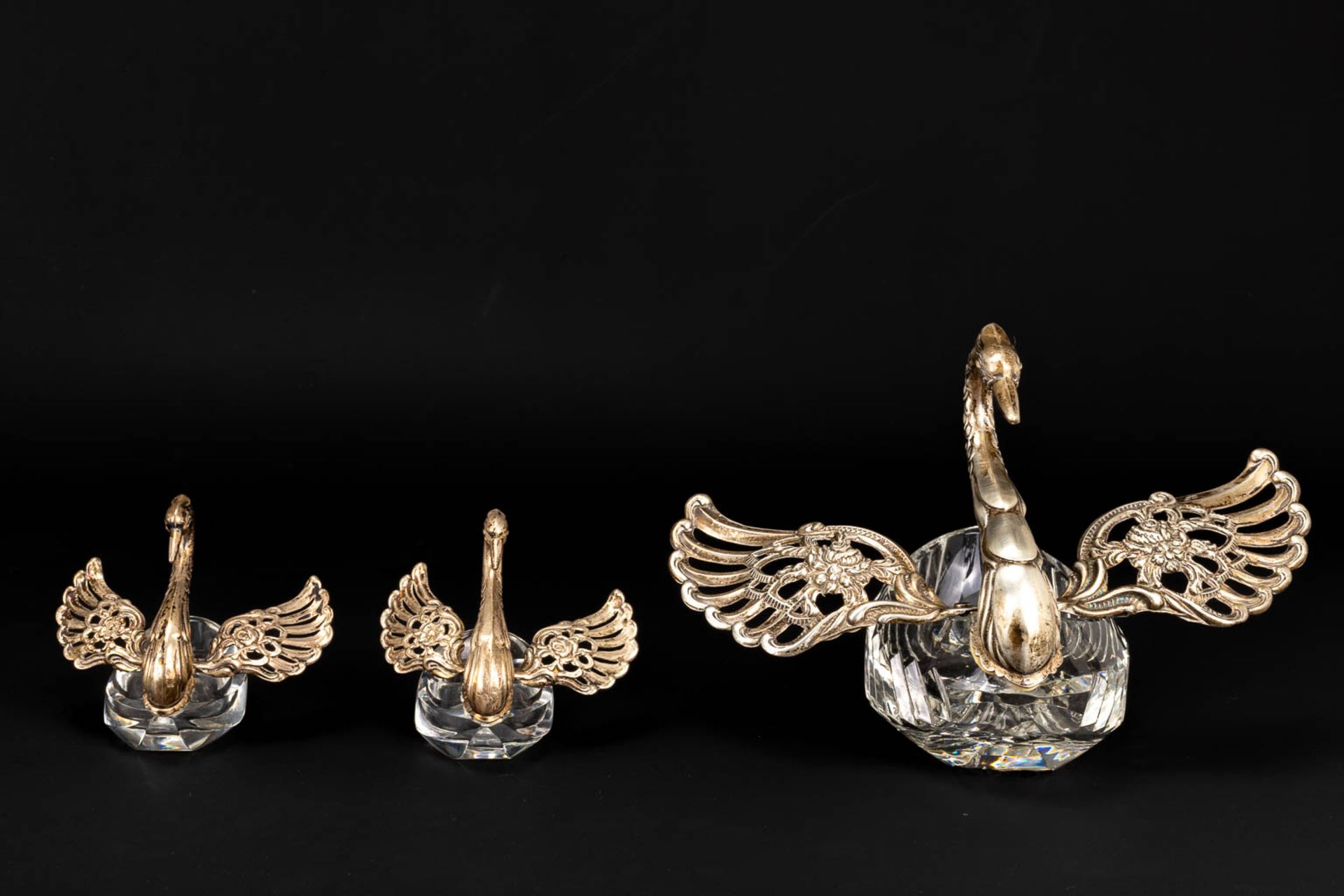 A collection of 3 sugar pots in the shape of a swan, made of crystal and solid silver. - Image 4 of 13