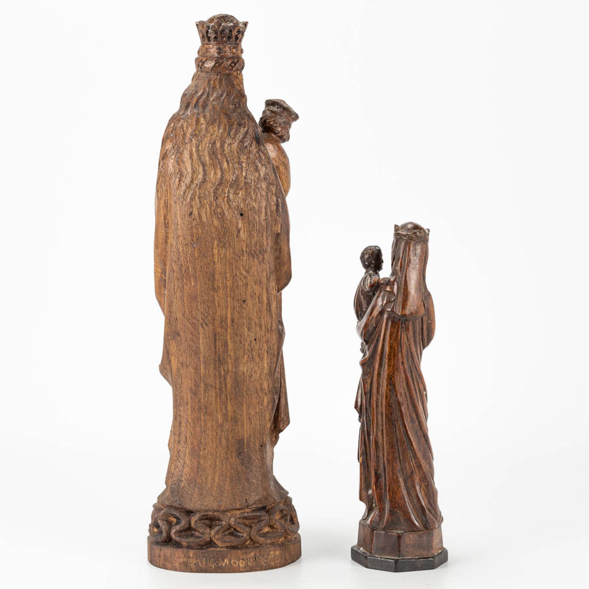 A collection of 2 wood sculptured madonnas with a child - Bild 9 aus 12