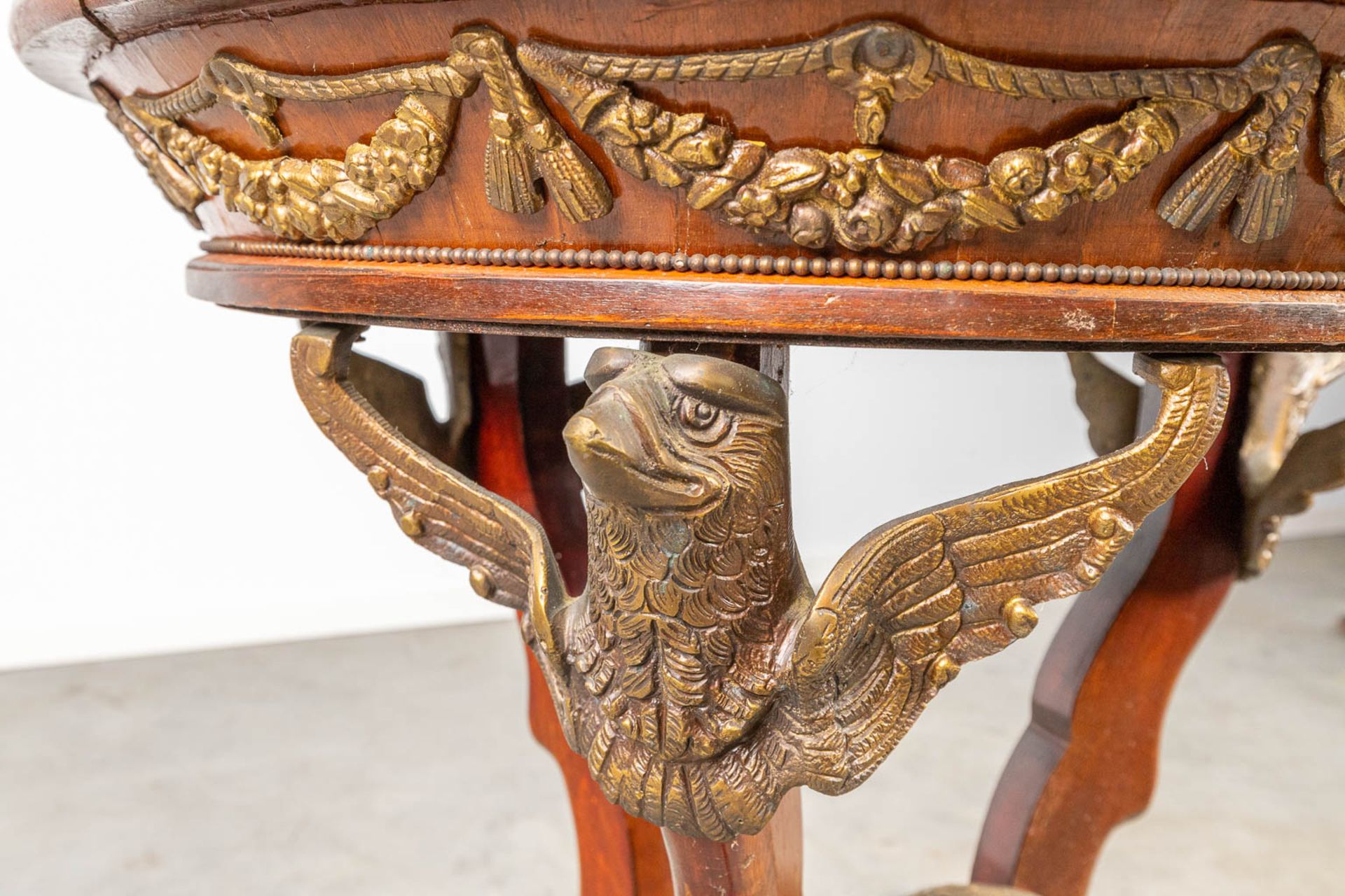 A side table inlaid with marquetry and mounted with bronze. - Image 11 of 12