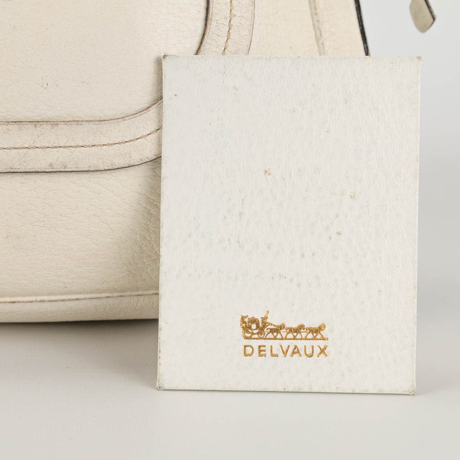 A purse made of white leather and marked Delvaux - Image 11 of 14