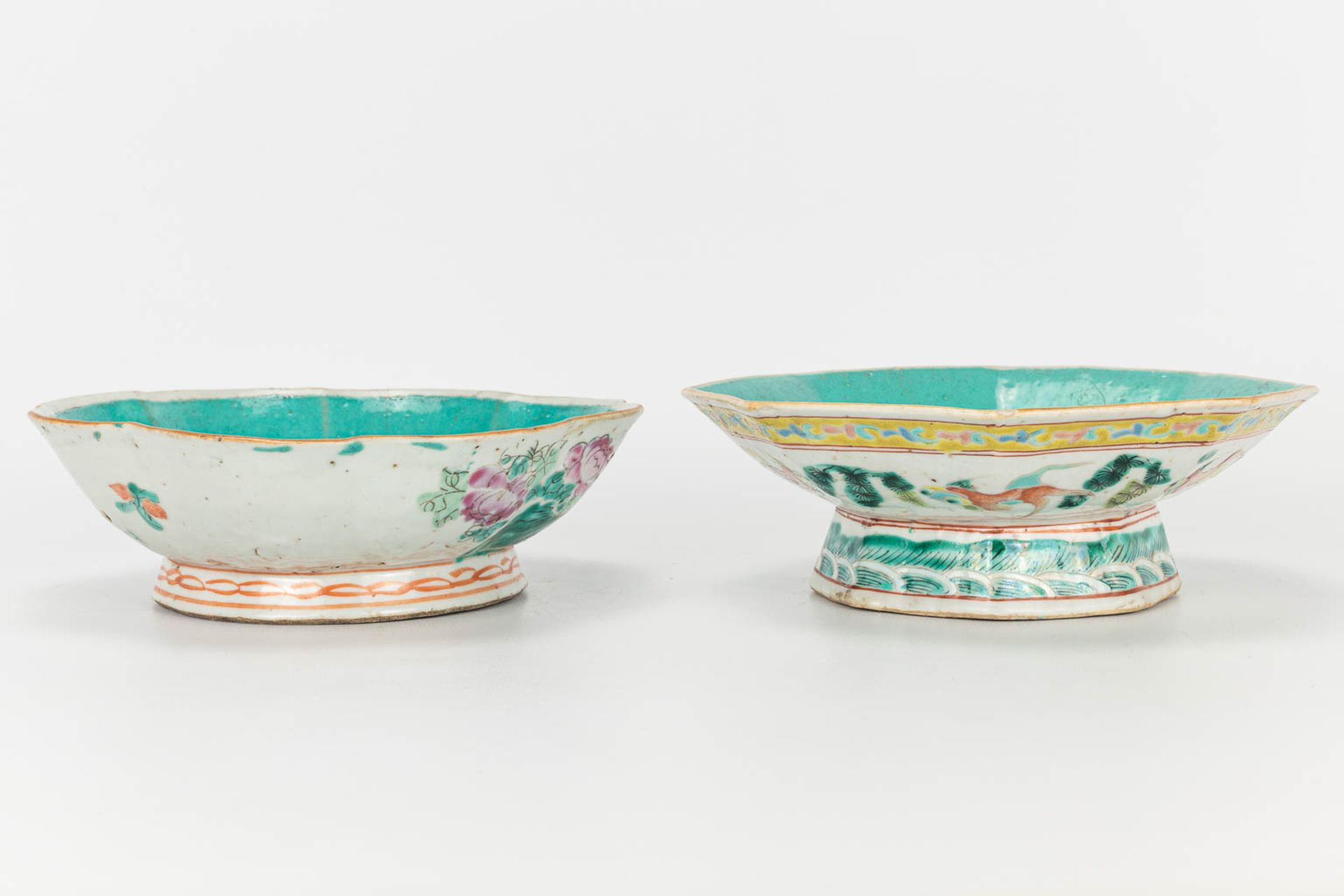 A set of 4 items made of Chinese porcelain. 2 small bowls and 2 ginger jars without lids. - Image 7 of 23