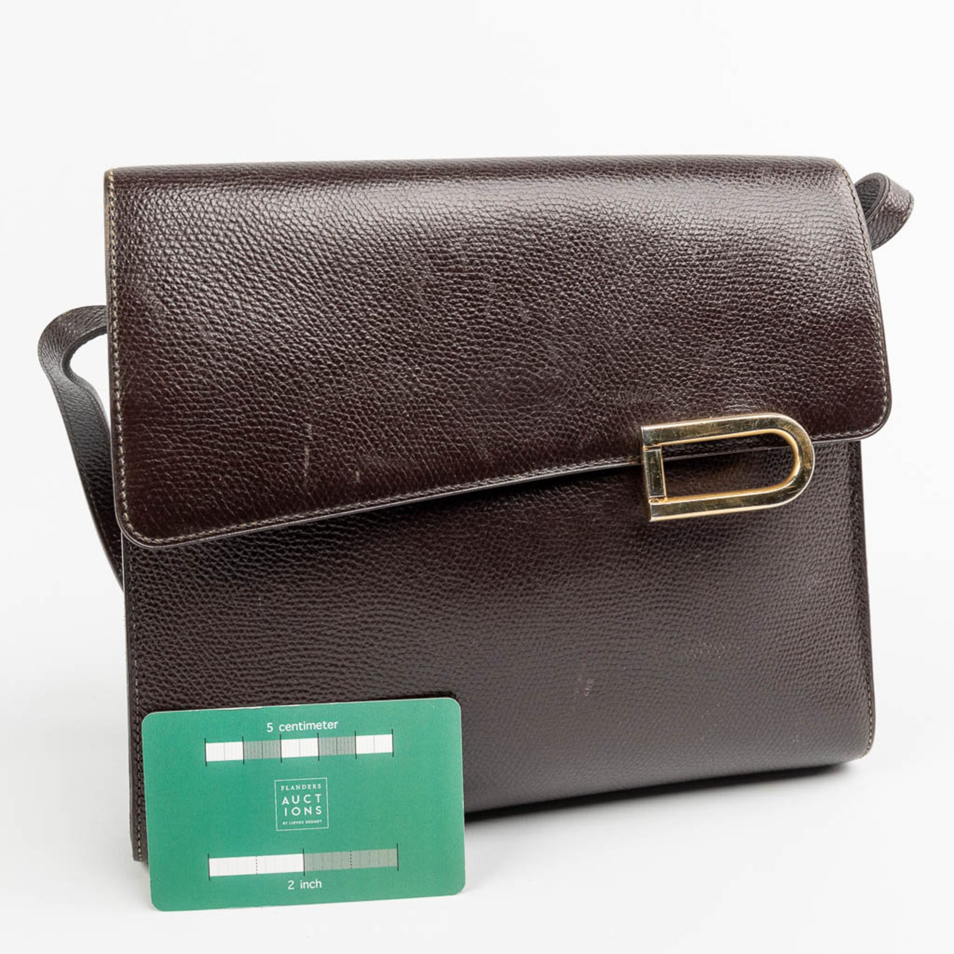 A purse made of brown leather and marked Delvaux. - Image 6 of 12