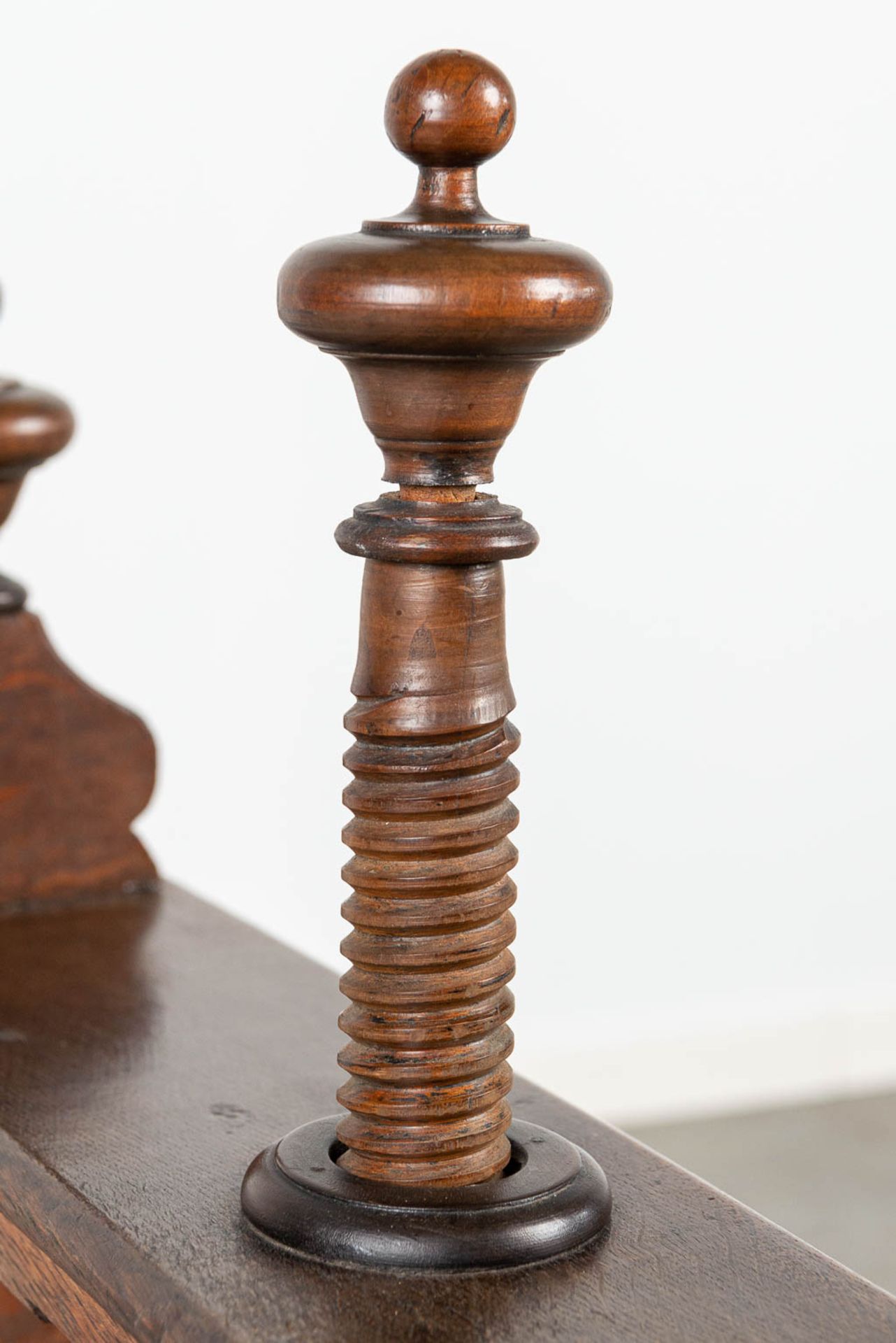 An antique linnen or book press, made of wood. - Image 4 of 7