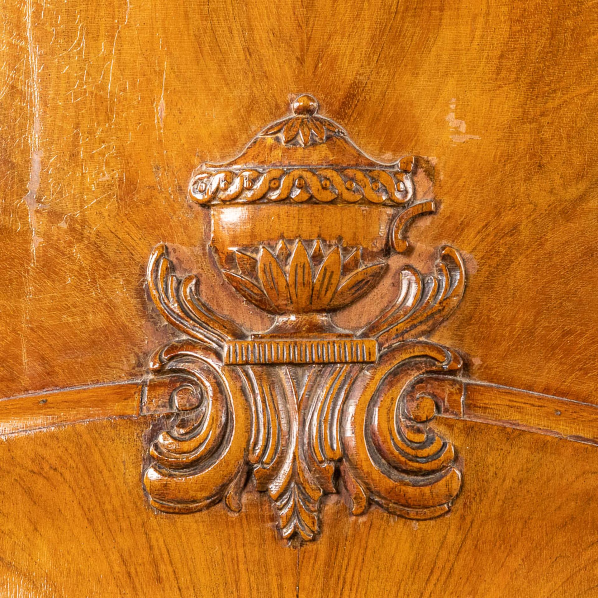 A Dutch cabinet decorated with medallions and wood sculptures - Image 15 of 16