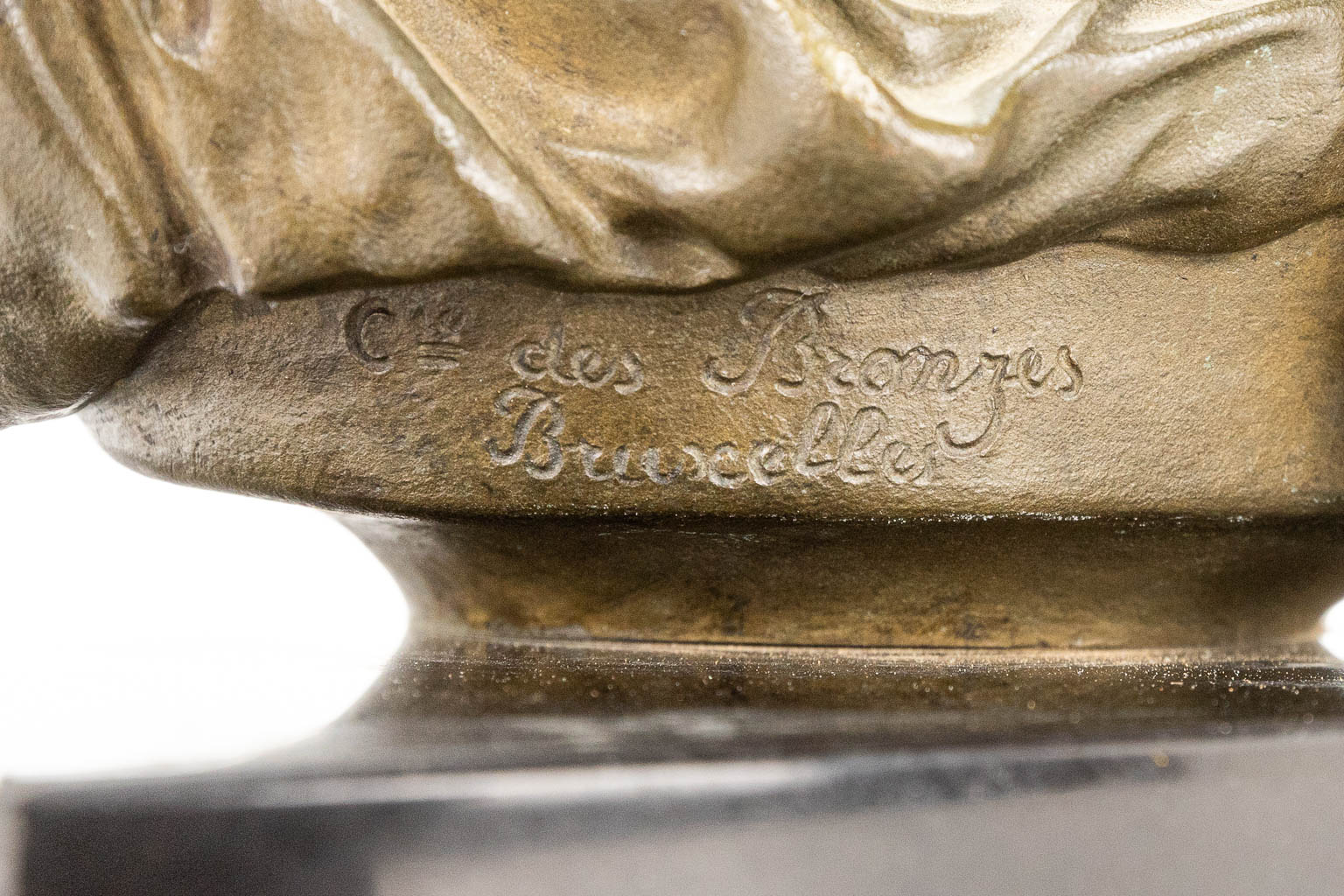 A bust of a young lady, made of bronze and marked Compagnie des bronzes, Bruxelles. - Image 9 of 11