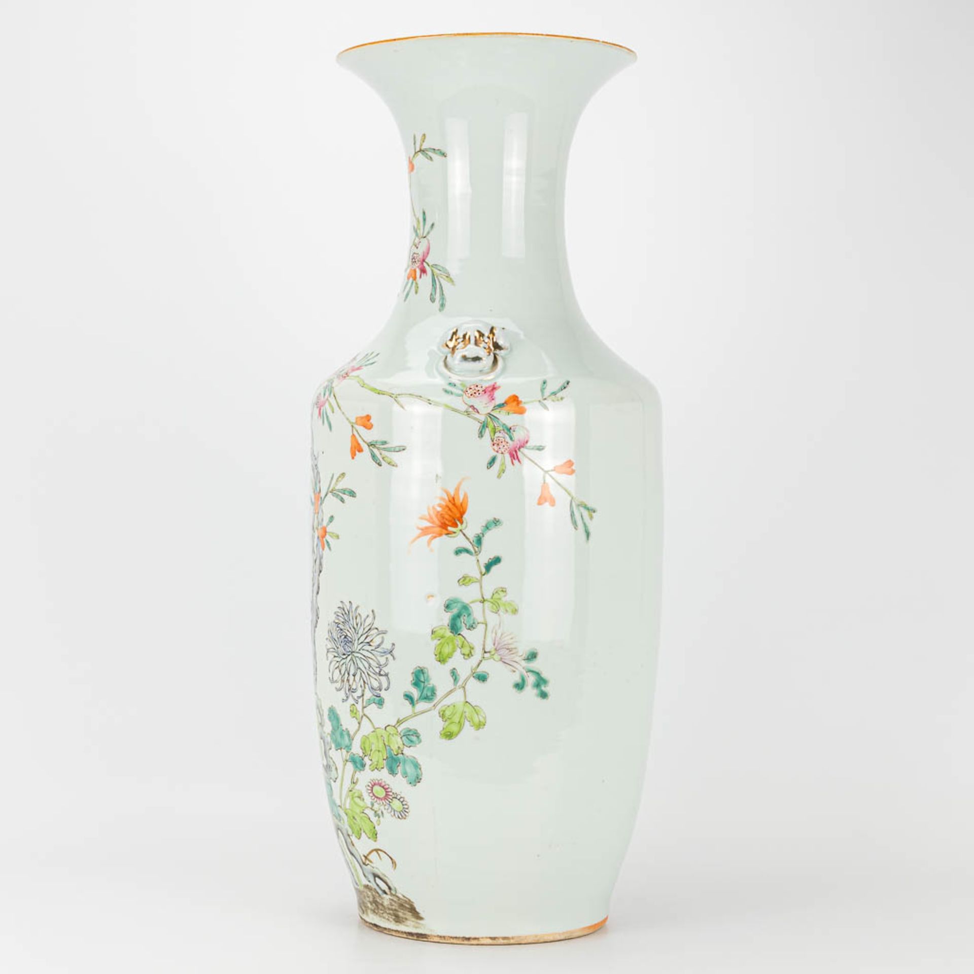A vase made of Chinese porcelain and decorated with roses and bats. 19th century. - Image 4 of 13