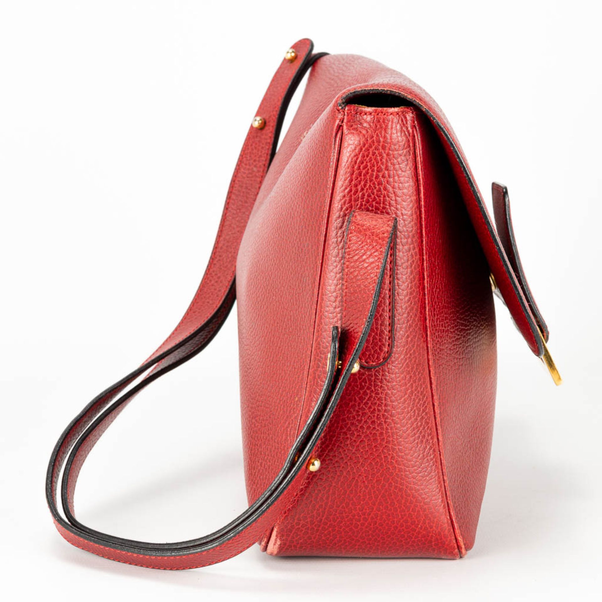 A purse made of red leather and marked Delvaux. - Image 2 of 16