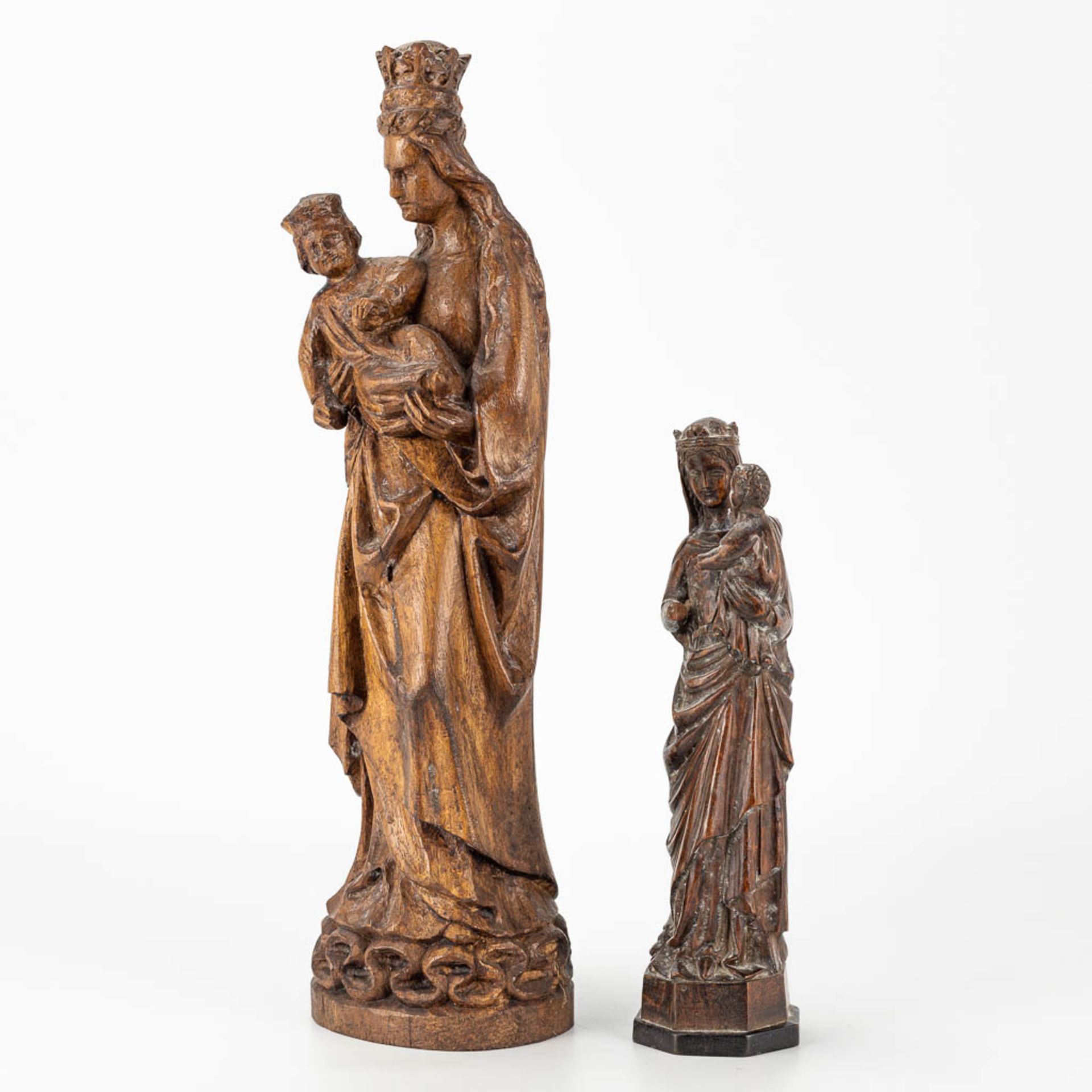 A collection of 2 wood sculptured madonnas with a child - Bild 8 aus 12