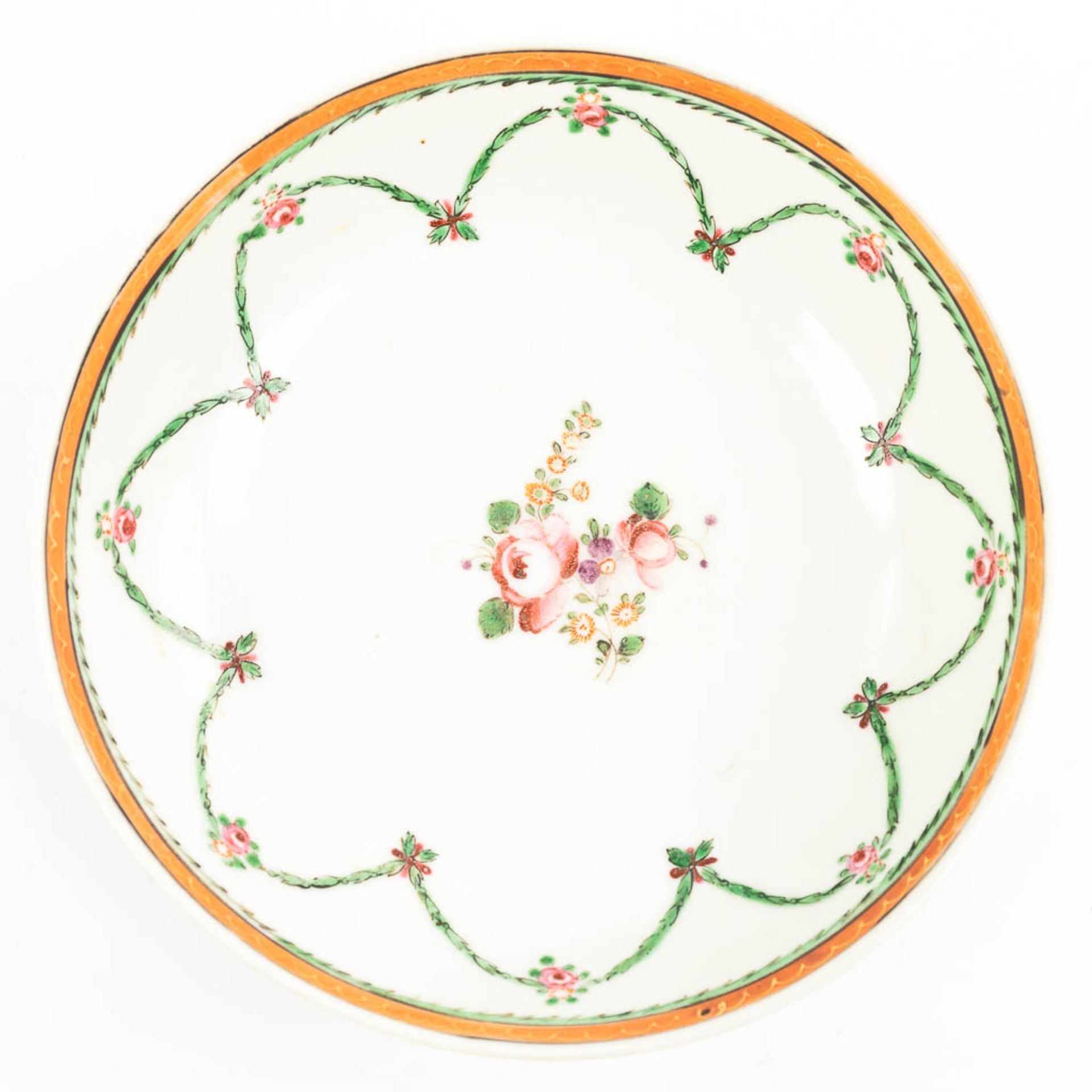 A collection of 5 plates made of Chinese porcelain with different patterns. - Image 11 of 15