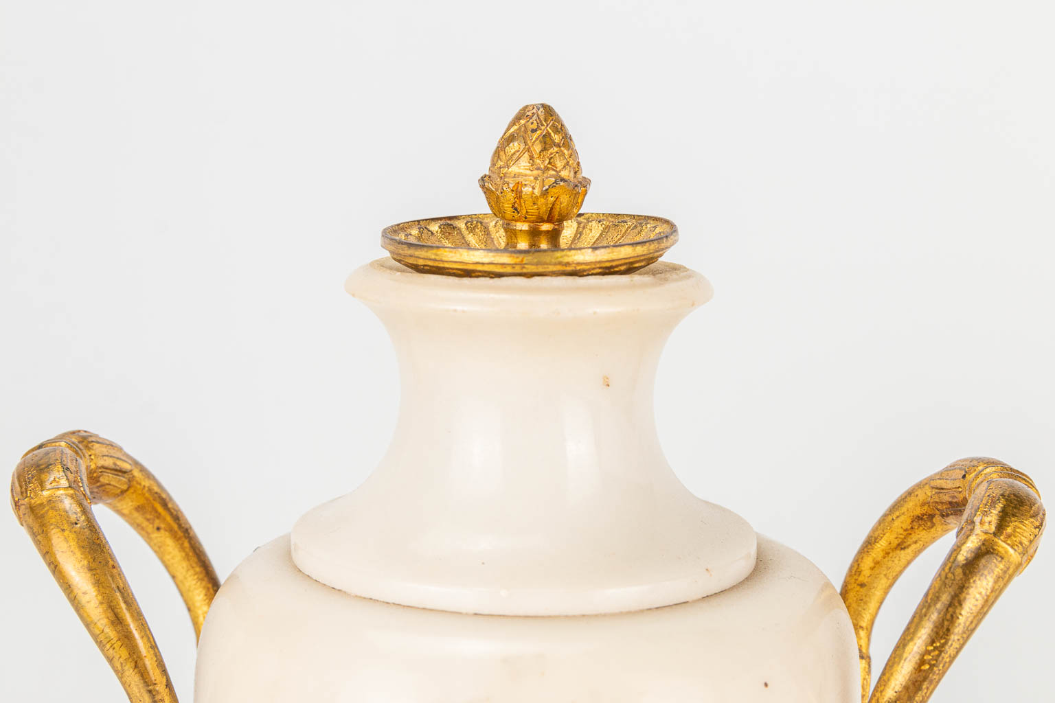 A pair of bronze mounted marble cassolettes en candlesticks. - Image 6 of 12