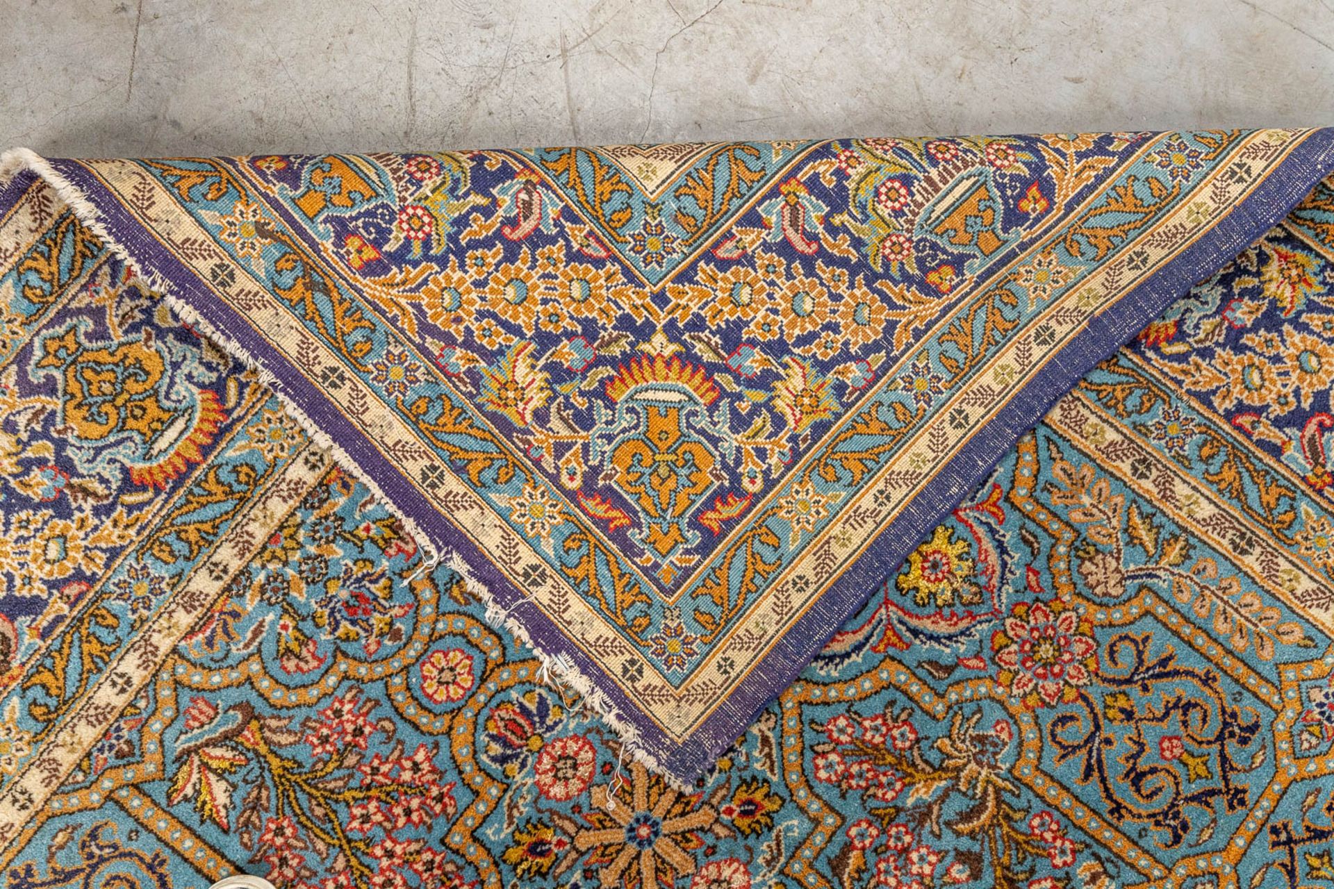 An Oriental hand-made carpet, Bakhtiar. (232 x 340 cm) - Image 4 of 7