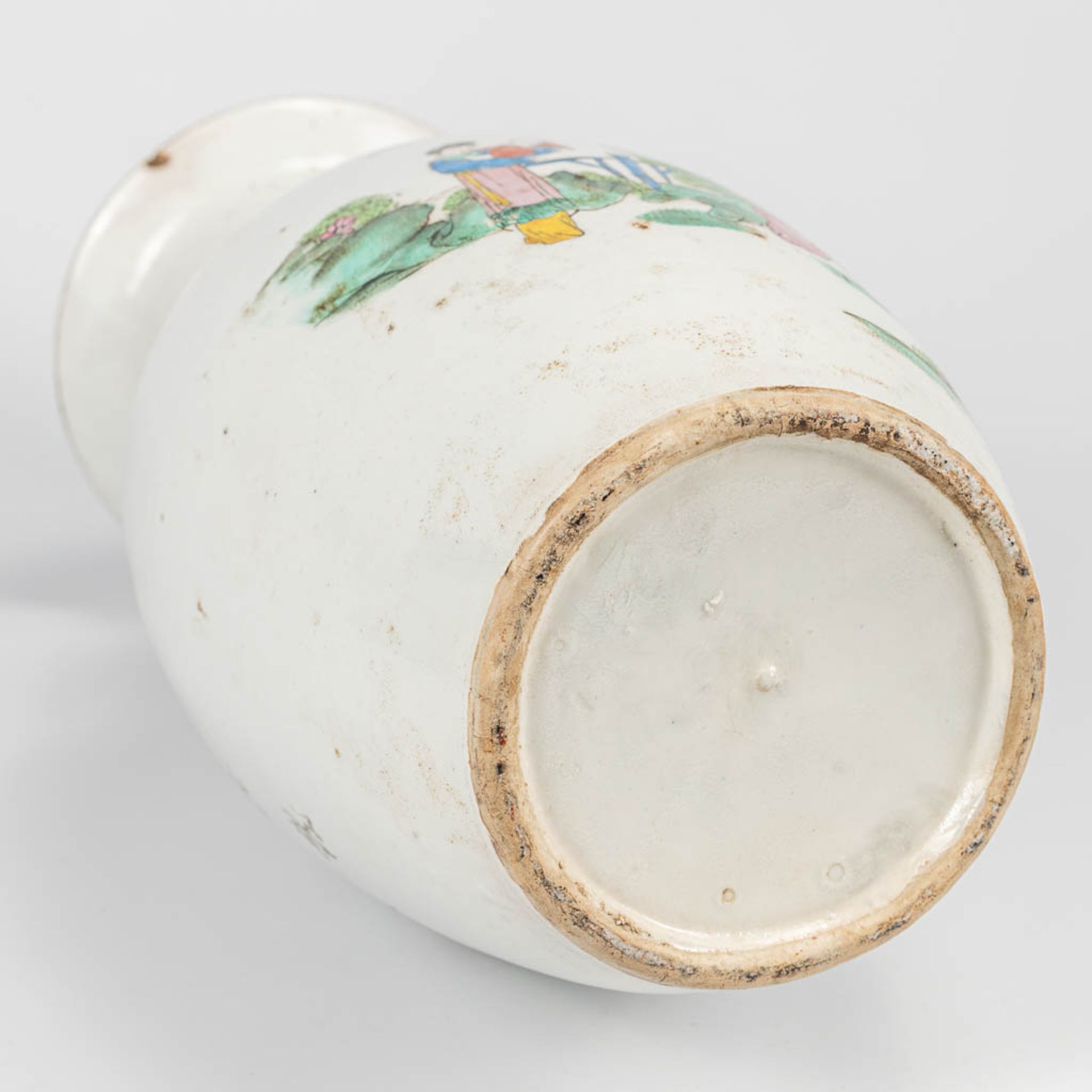 A vase made of Chinese porcelain and decorated with ladies and calligraphy. - Image 6 of 16