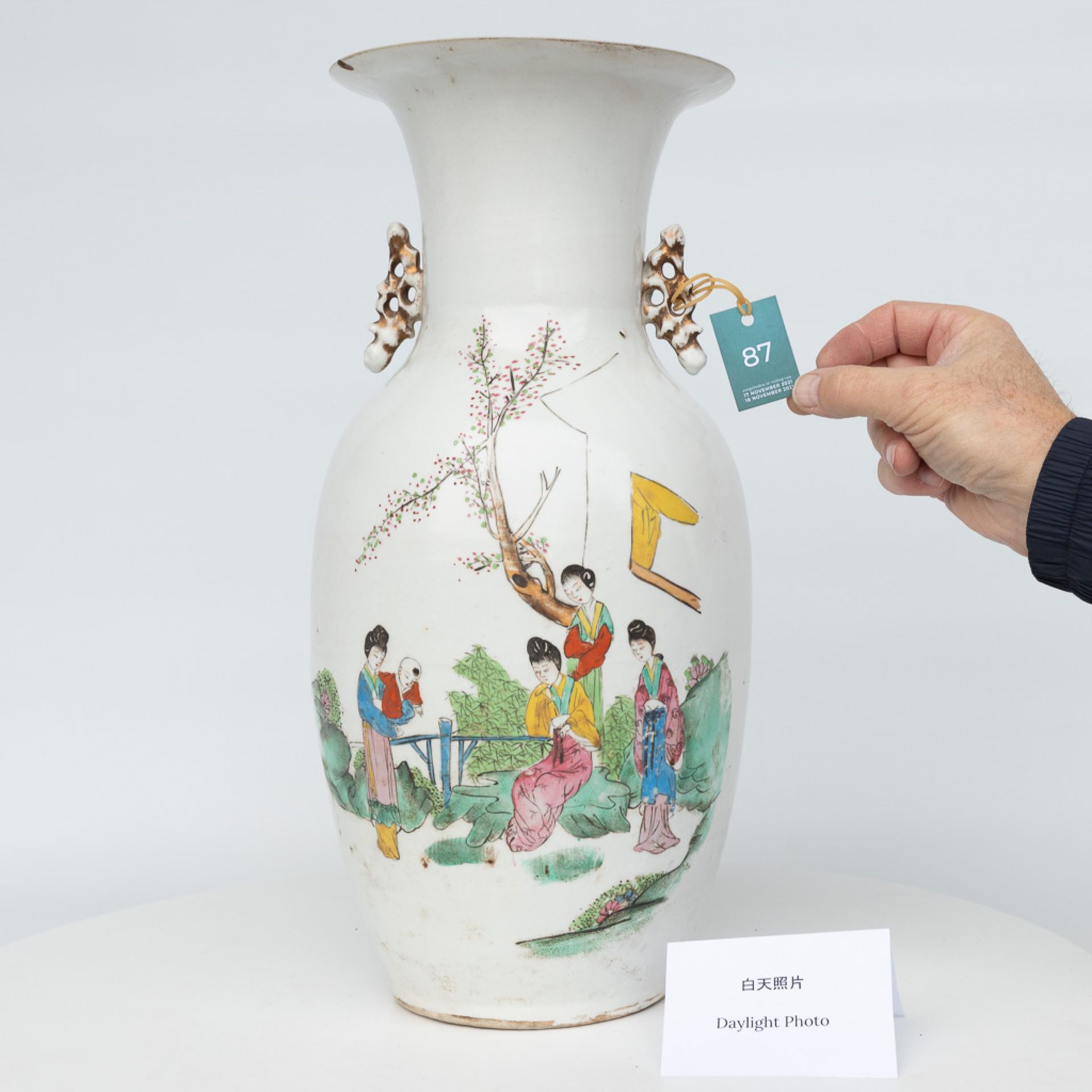 A vase made of Chinese porcelain and decorated with ladies and calligraphy. - Image 16 of 16