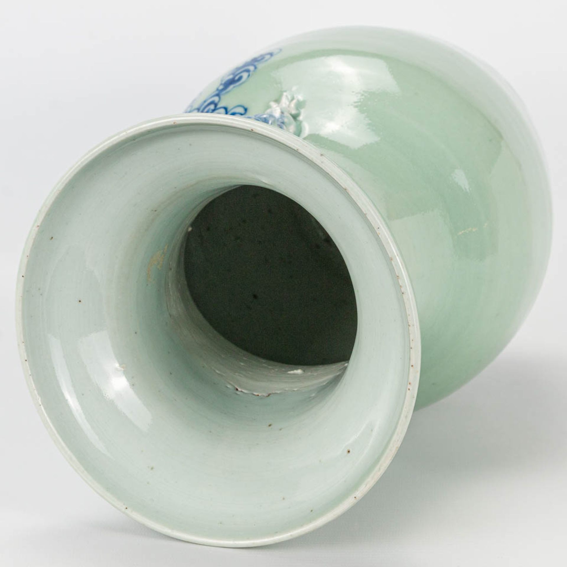 A vase made of Chinese porcelain with a blue-white decor. 19th/20th century. - Image 4 of 14