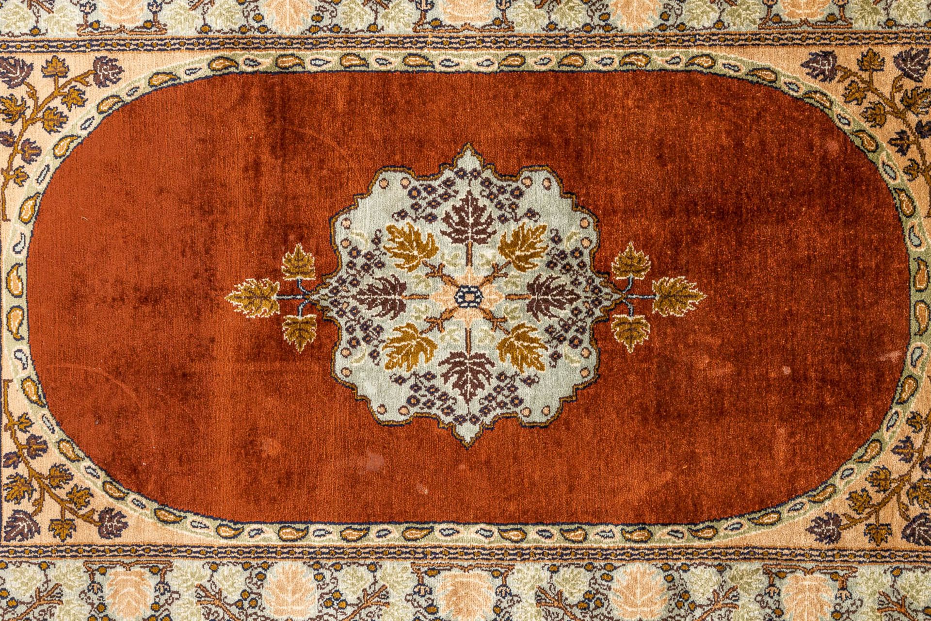 An oriental hand-made carpet. (79 x 125 cm) - Image 4 of 6