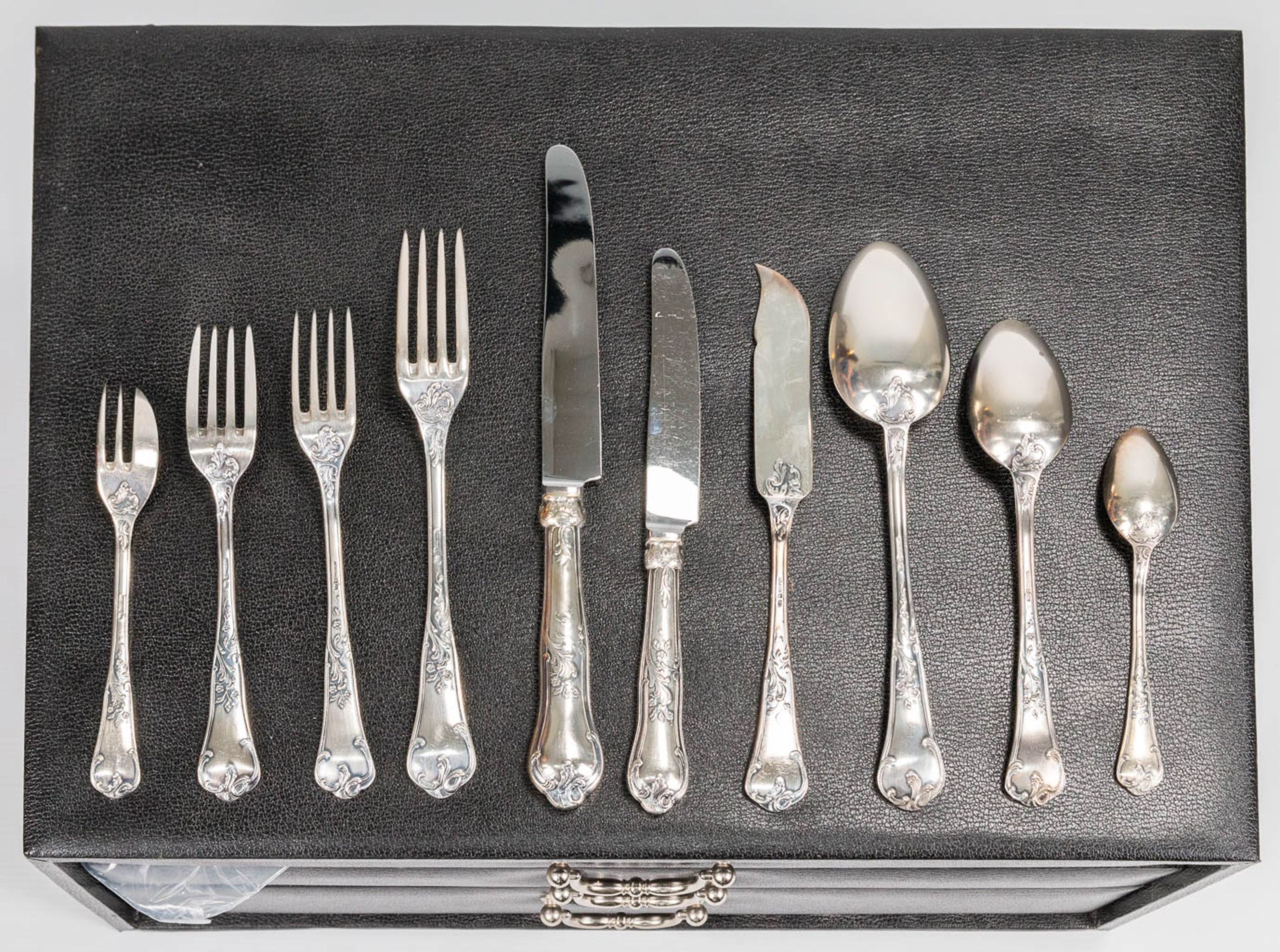 A collection of 2 silver plated cutlery sets of which 1 is marked Wiskemann, model 'Fleury'.  - Bild 8 aus 12