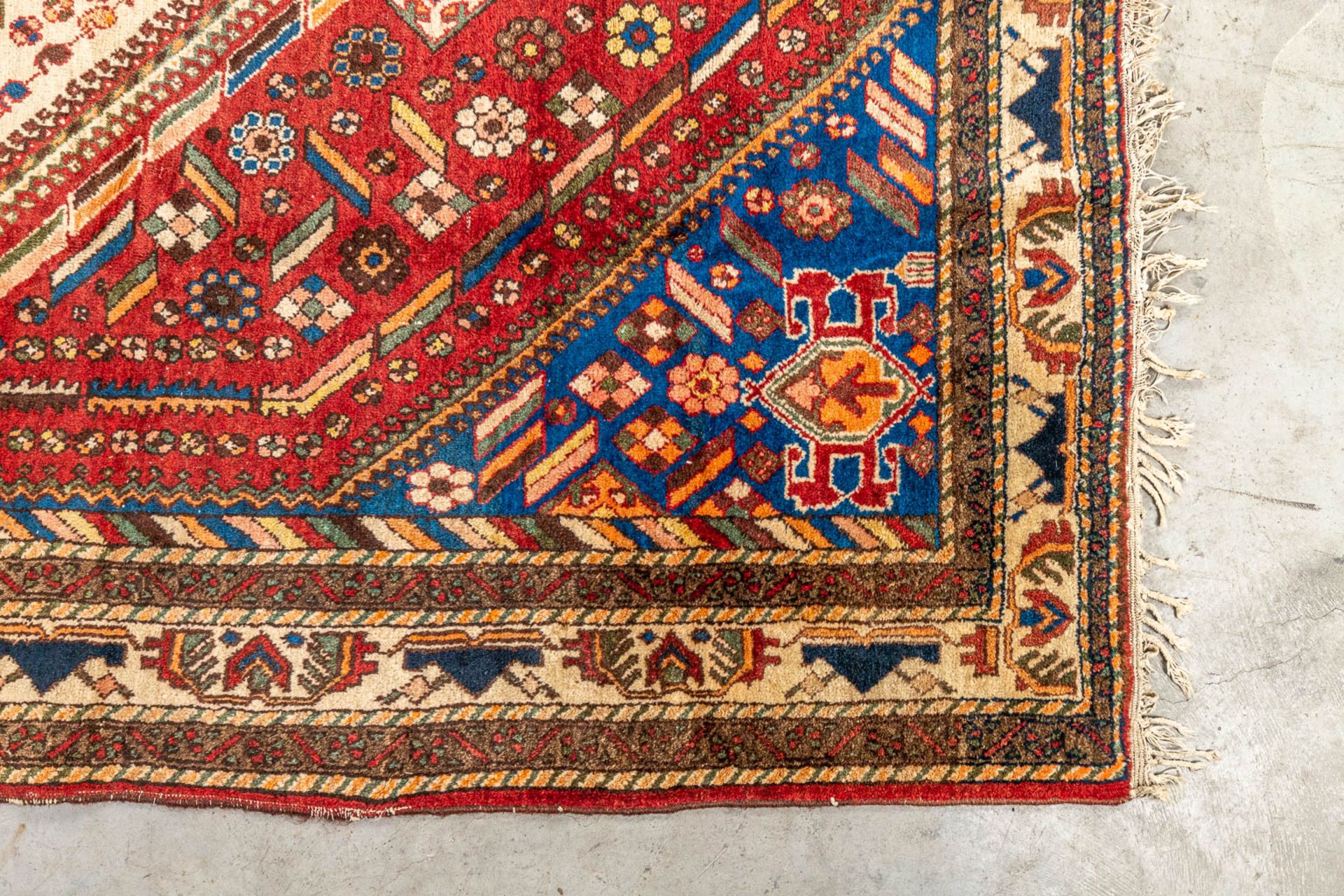 An Oriental hand-made carpet. Klardasht. (205 x 152 cm) - Image 5 of 6