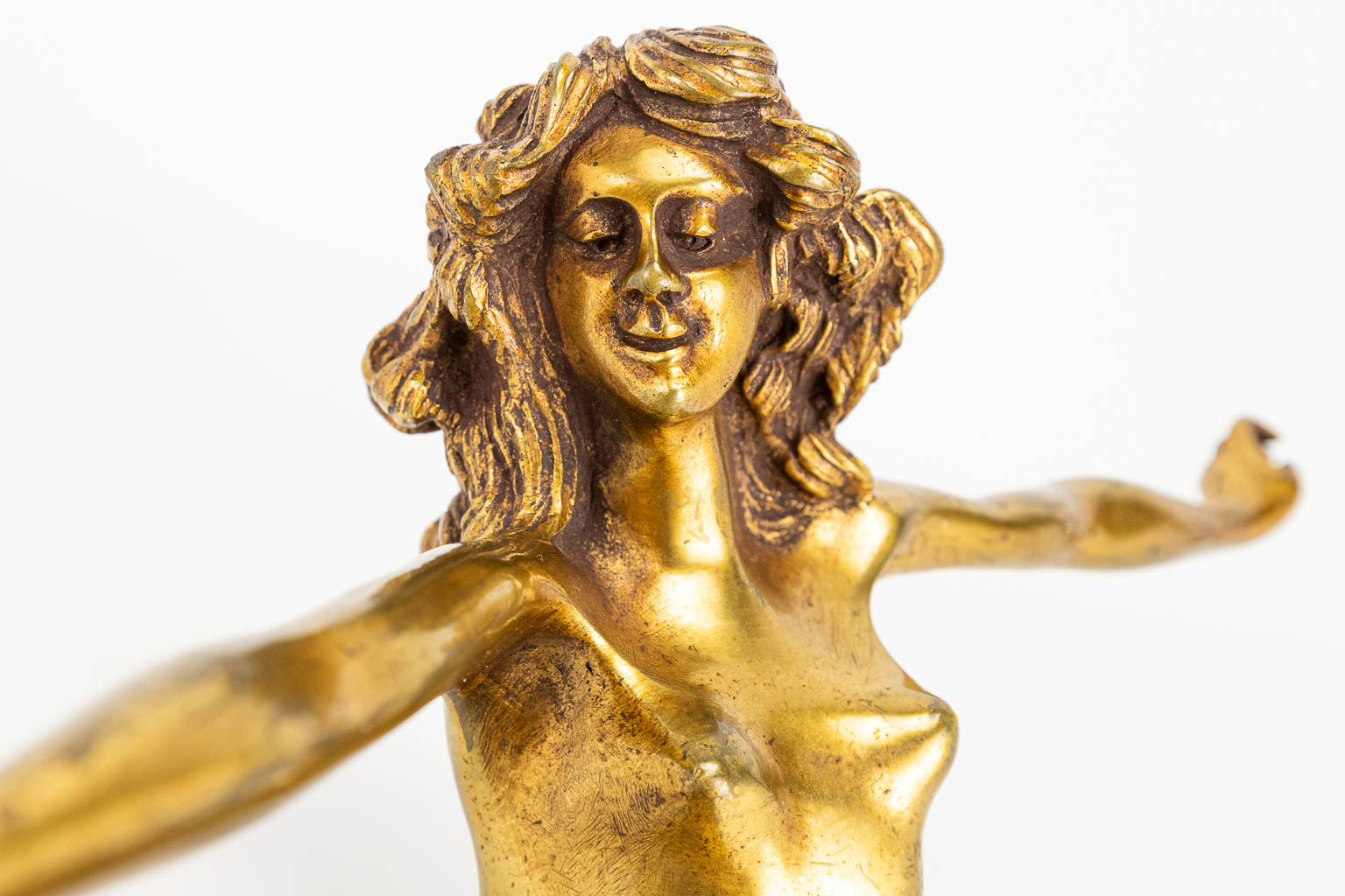 A figurative gilt bronze statue 'Snake Dancer' made in Art Deco style and mounted on a metal base - Image 10 of 11