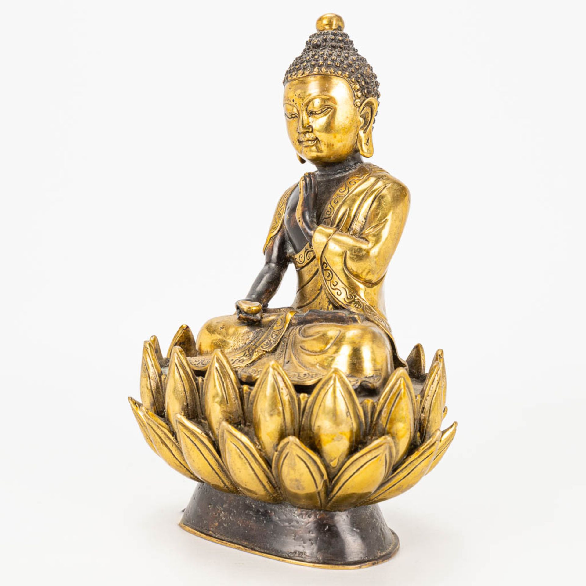 A Buddha on a lotus flower made of bronze. - Image 6 of 11