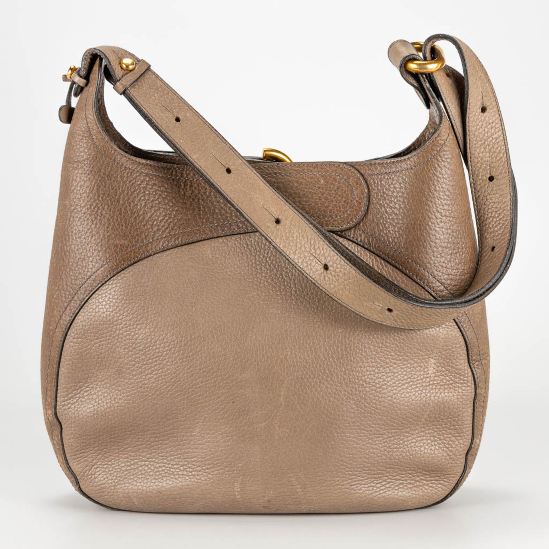 A purse made of brown leather and marked Delvaux. - Image 9 of 16